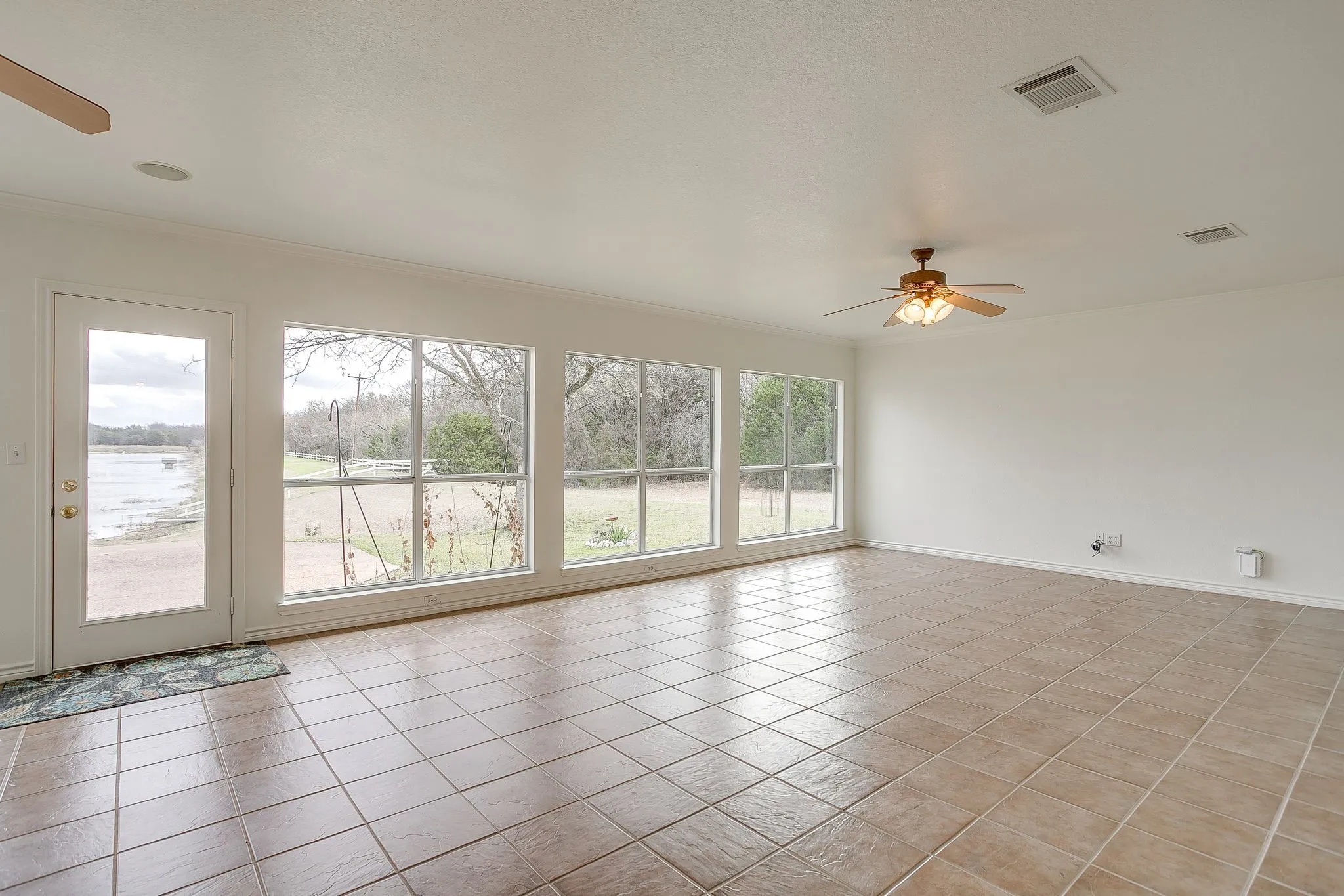 Single Family Residence For Sale in Hill County , 1451 Lakeside Trail, Whitney, Texas 76692, 3 Bedroom, 2 Bathroom, 2 Garage spaces, 1,994 Sqft, built in 2000, mls#21160911, Real Estate Agent in Whitney, Homes For Sale in Hill county, Homes For Sale in Whitney, Realtor in Whitney Texas, Real Estate Brokerage Independent Realty Texas, Luminita Cordes Realtor