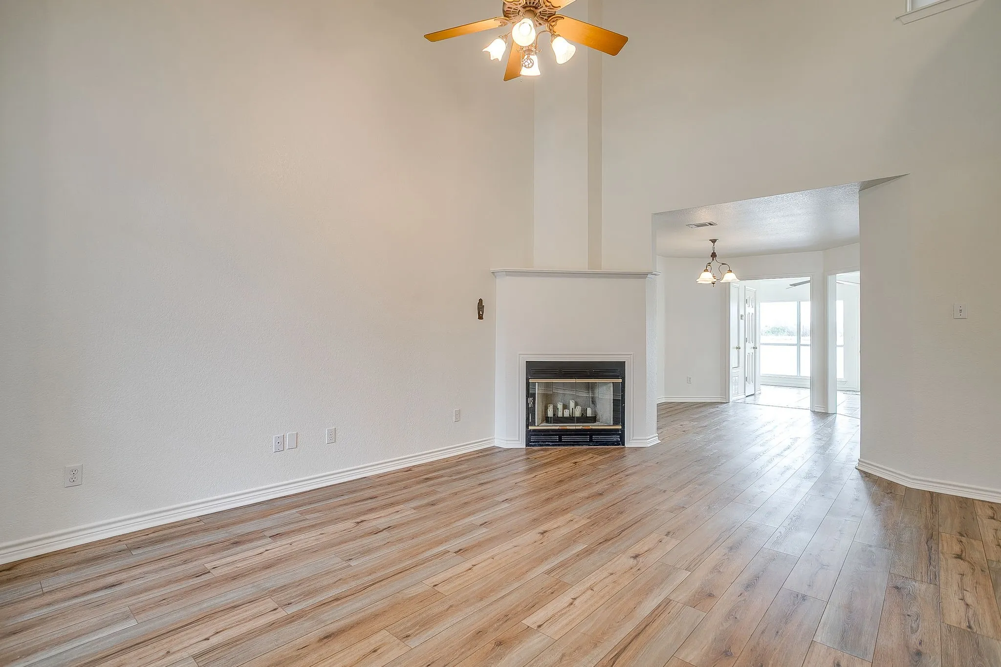 Single Family Residence For Sale in Hill County , 1451 Lakeside Trail, Whitney, Texas 76692, 3 Bedroom, 2 Bathroom, 2 Garage spaces, 1,994 Sqft, built in 2000, mls#21160911, Real Estate Agent in Whitney, Homes For Sale in Hill county, Homes For Sale in Whitney, Realtor in Whitney Texas, Real Estate Brokerage Independent Realty Texas, Luminita Cordes Realtor