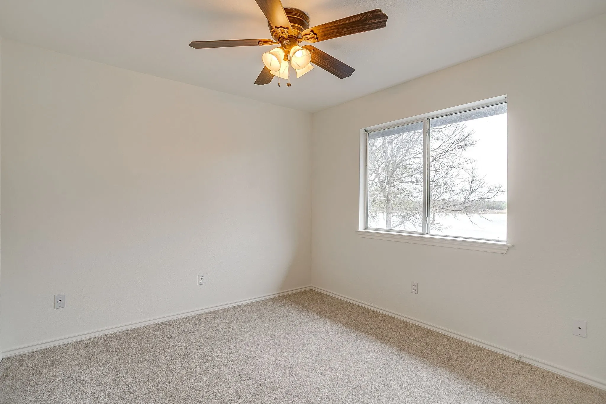 Single Family Residence For Sale in Hill County , 1451 Lakeside Trail, Whitney, Texas 76692, 3 Bedroom, 2 Bathroom, 2 Garage spaces, 1,994 Sqft, built in 2000, mls#21160911, Real Estate Agent in Whitney, Homes For Sale in Hill county, Homes For Sale in Whitney, Realtor in Whitney Texas, Real Estate Brokerage Independent Realty Texas, Luminita Cordes Realtor