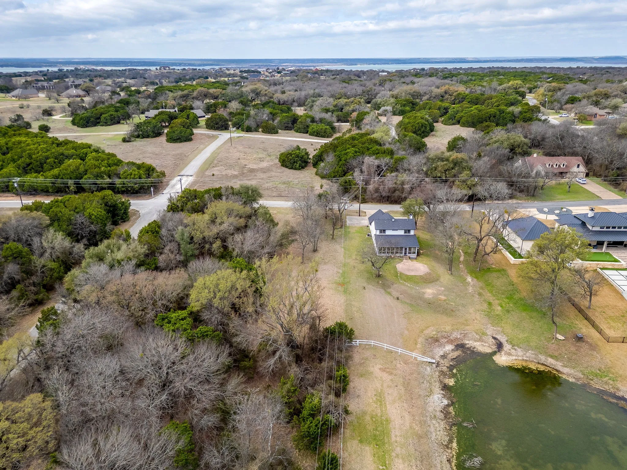 Single Family Residence For Sale in Hill County , 1451 Lakeside Trail, Whitney, Texas 76692, 3 Bedroom, 2 Bathroom, 2 Garage spaces, 1,994 Sqft, built in 2000, mls#21160911, Real Estate Agent in Whitney, Homes For Sale in Hill county, Homes For Sale in Whitney, Realtor in Whitney Texas, Real Estate Brokerage Independent Realty Texas, Luminita Cordes Realtor