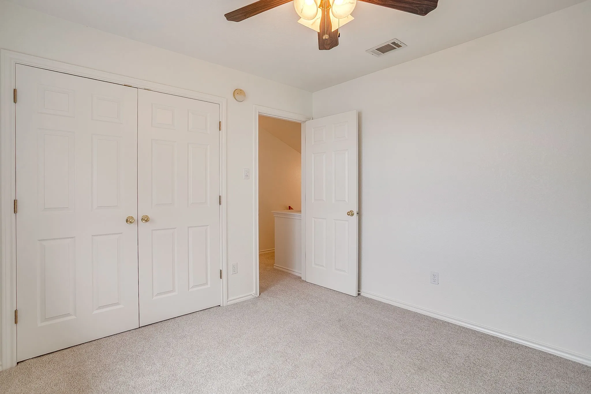 Single Family Residence For Sale in Hill County , 1451 Lakeside Trail, Whitney, Texas 76692, 3 Bedroom, 2 Bathroom, 2 Garage spaces, 1,994 Sqft, built in 2000, mls#21160911, Real Estate Agent in Whitney, Homes For Sale in Hill county, Homes For Sale in Whitney, Realtor in Whitney Texas, Real Estate Brokerage Independent Realty Texas, Luminita Cordes Realtor