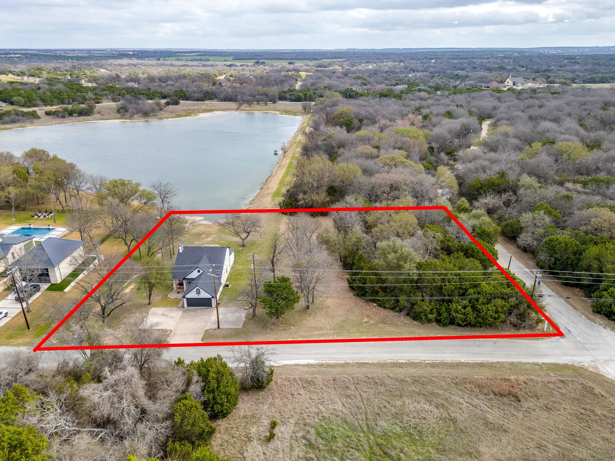 Single Family Residence For Sale in Hill County , 1451 Lakeside Trail, Whitney, Texas 76692, 3 Bedroom, 2 Bathroom, 2 Garage spaces, 1,994 Sqft, built in 2000, mls#21160911, Real Estate Agent in Whitney, Homes For Sale in Hill county, Homes For Sale in Whitney, Realtor in Whitney Texas, Real Estate Brokerage Independent Realty Texas, Luminita Cordes Realtor