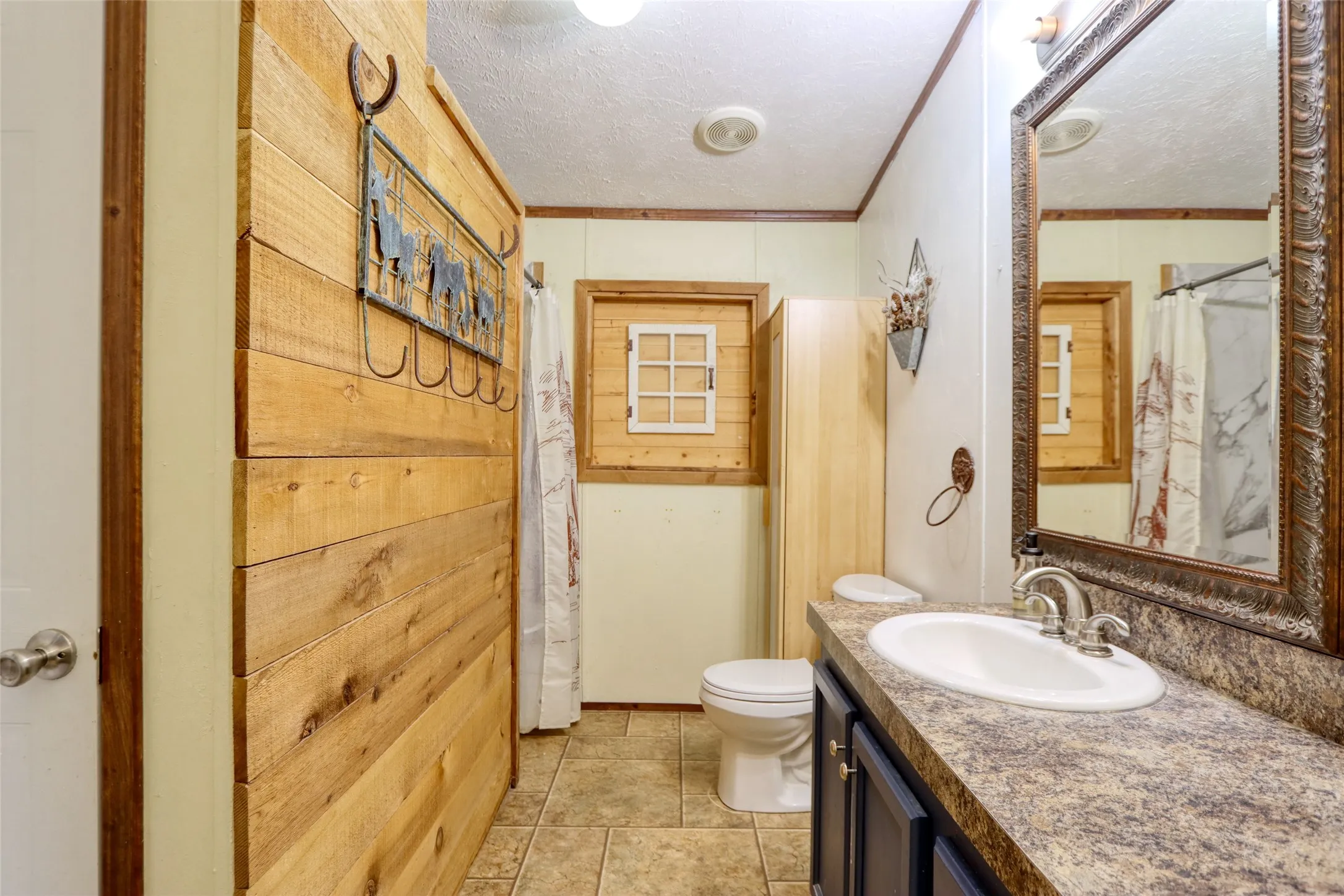 Mobile Home For Sale in Hill County , 408 HCR 1414, Blum, Texas 76627, 3 Bedroom, 2 Bathroom, Garage spaces, 2,136 Sqft, built in 2009, mls#21159620, Real Estate Agent in Blum, Homes For Sale in Hill county, Homes For Sale in Blum, Realtor in Blum Texas, Real Estate Brokerage Independent Realty Texas, Luminita Cordes Realtor