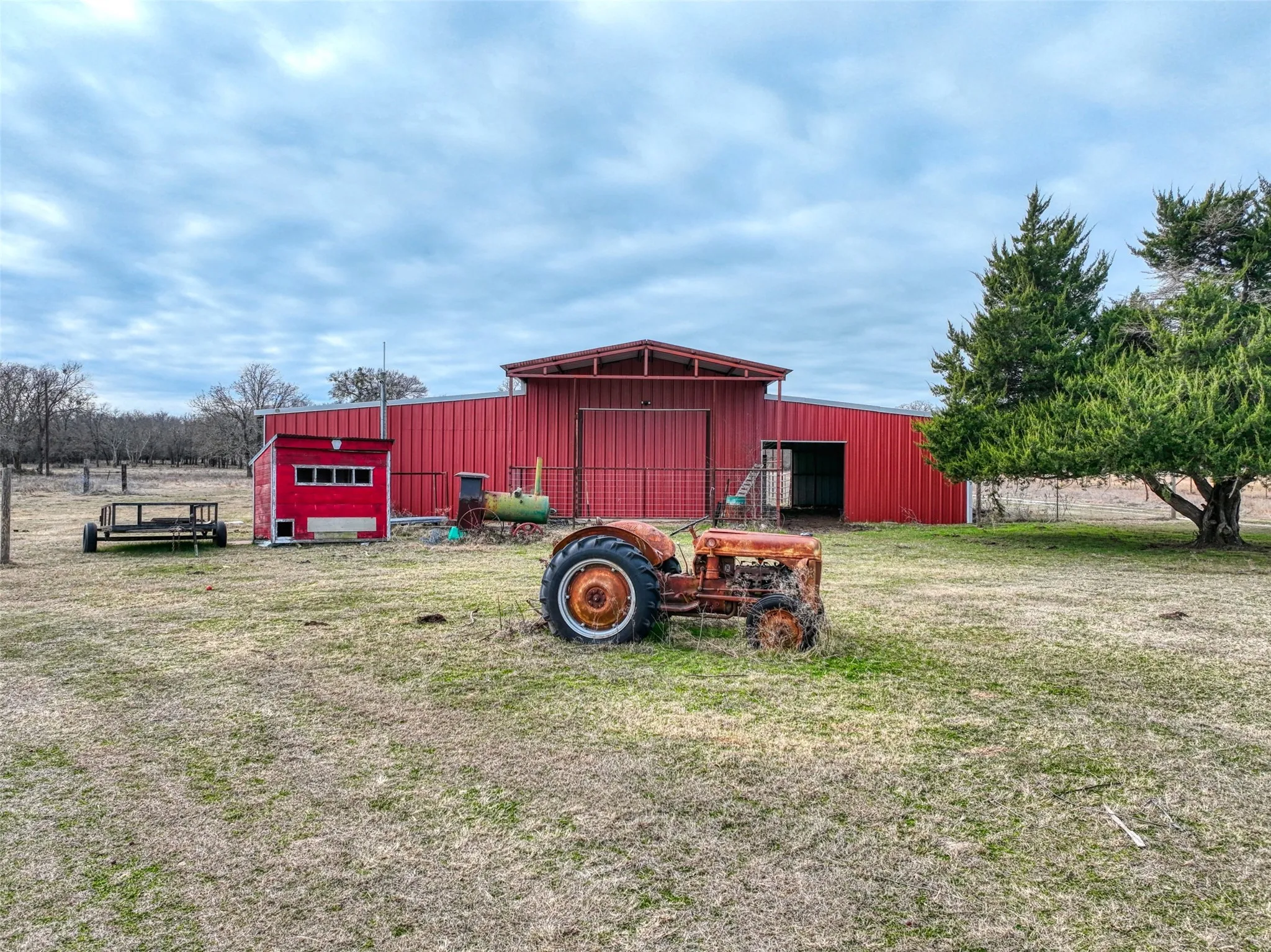 Mobile Home For Sale in Hill County , 408 HCR 1414, Blum, Texas 76627, 3 Bedroom, 2 Bathroom, Garage spaces, 2,136 Sqft, built in 2009, mls#21159620, Real Estate Agent in Blum, Homes For Sale in Hill county, Homes For Sale in Blum, Realtor in Blum Texas, Real Estate Brokerage Independent Realty Texas, Luminita Cordes Realtor