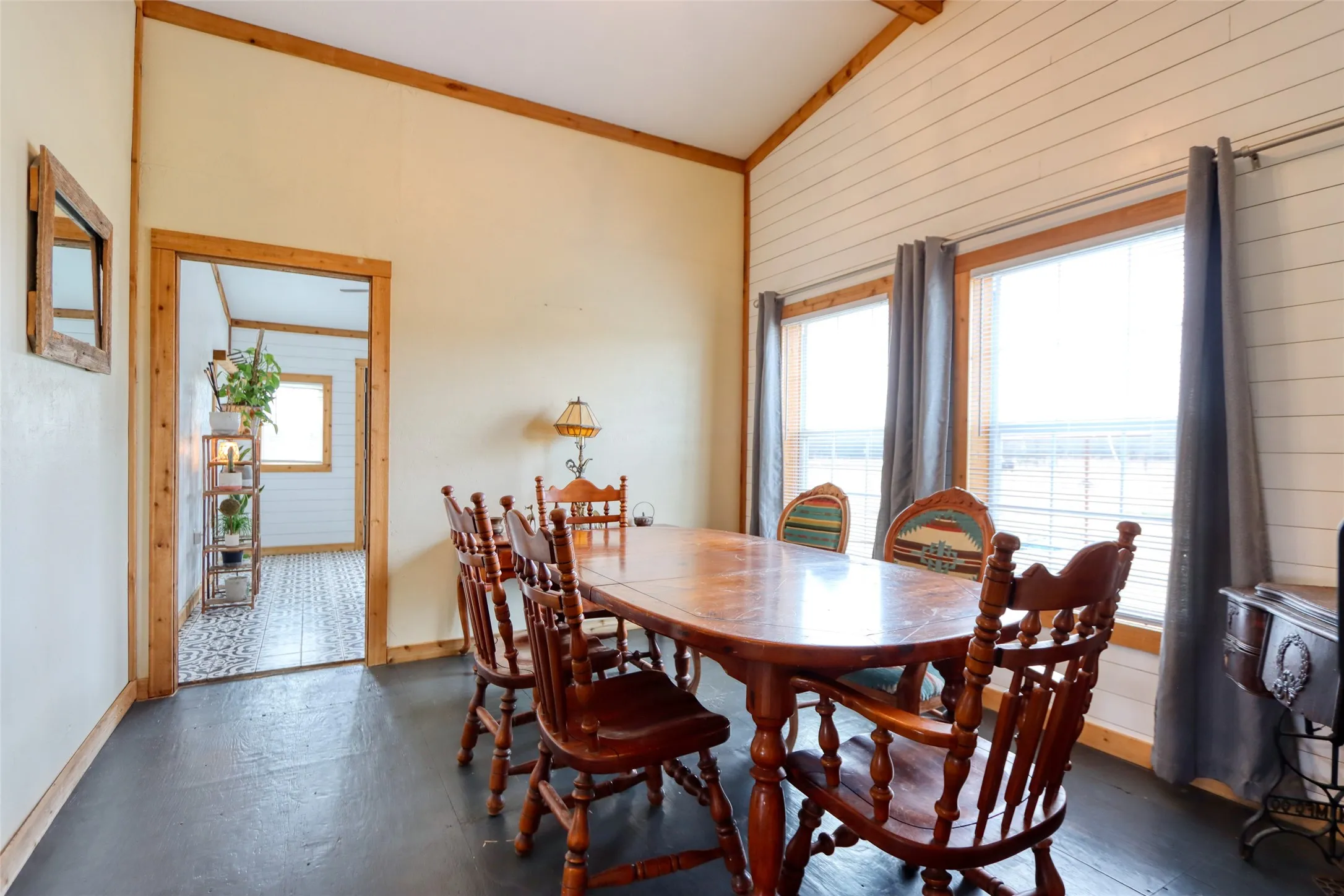 Mobile Home For Sale in Hill County , 408 HCR 1414, Blum, Texas 76627, 3 Bedroom, 2 Bathroom, Garage spaces, 2,136 Sqft, built in 2009, mls#21159620, Real Estate Agent in Blum, Homes For Sale in Hill county, Homes For Sale in Blum, Realtor in Blum Texas, Real Estate Brokerage Independent Realty Texas, Luminita Cordes Realtor