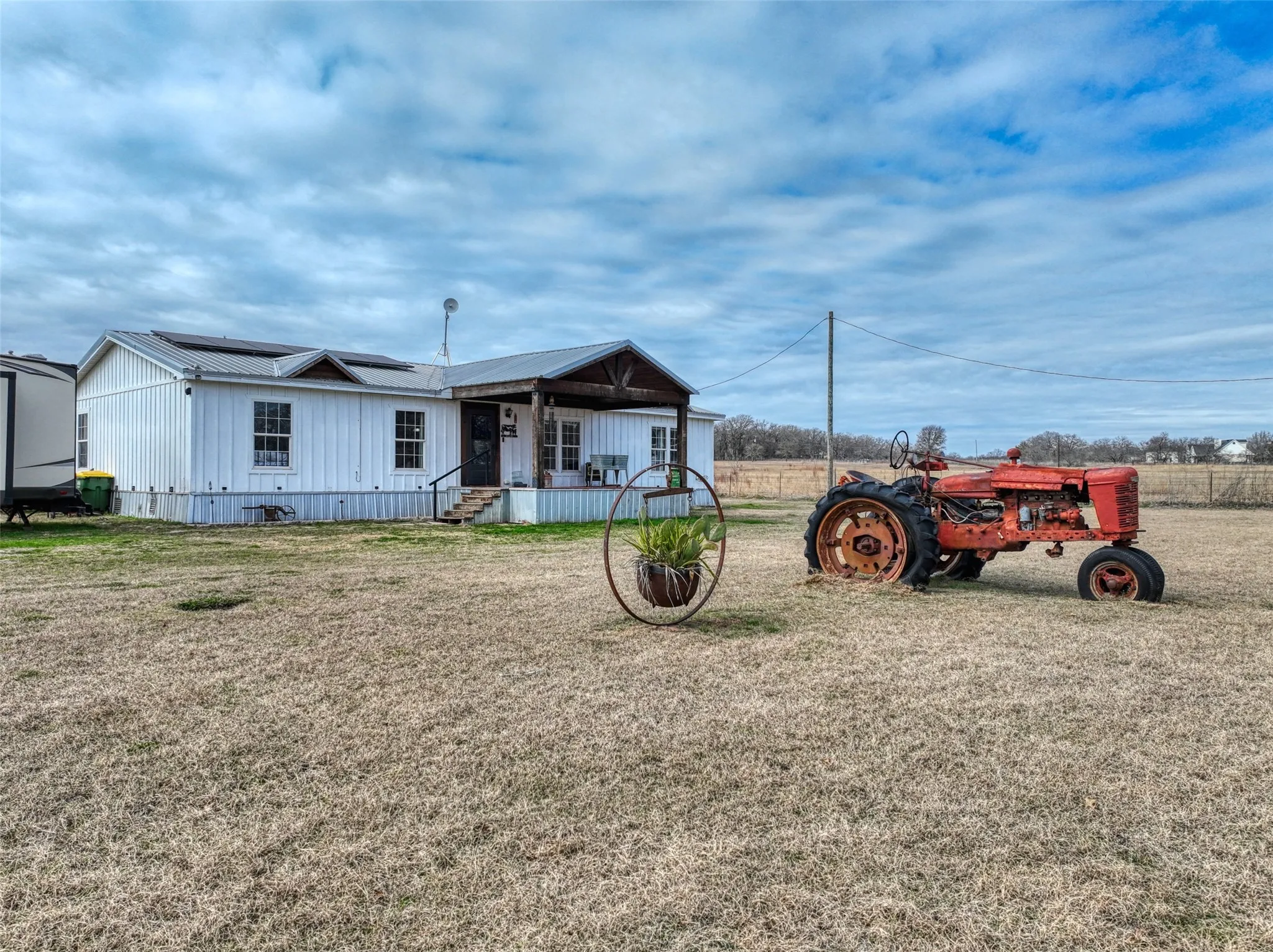Mobile Home For Sale in Hill County , 408 HCR 1414, Blum, Texas 76627, 3 Bedroom, 2 Bathroom, Garage spaces, 2,136 Sqft, built in 2009, mls#21159620, Real Estate Agent in Blum, Homes For Sale in Hill county, Homes For Sale in Blum, Realtor in Blum Texas, Real Estate Brokerage Independent Realty Texas, Luminita Cordes Realtor