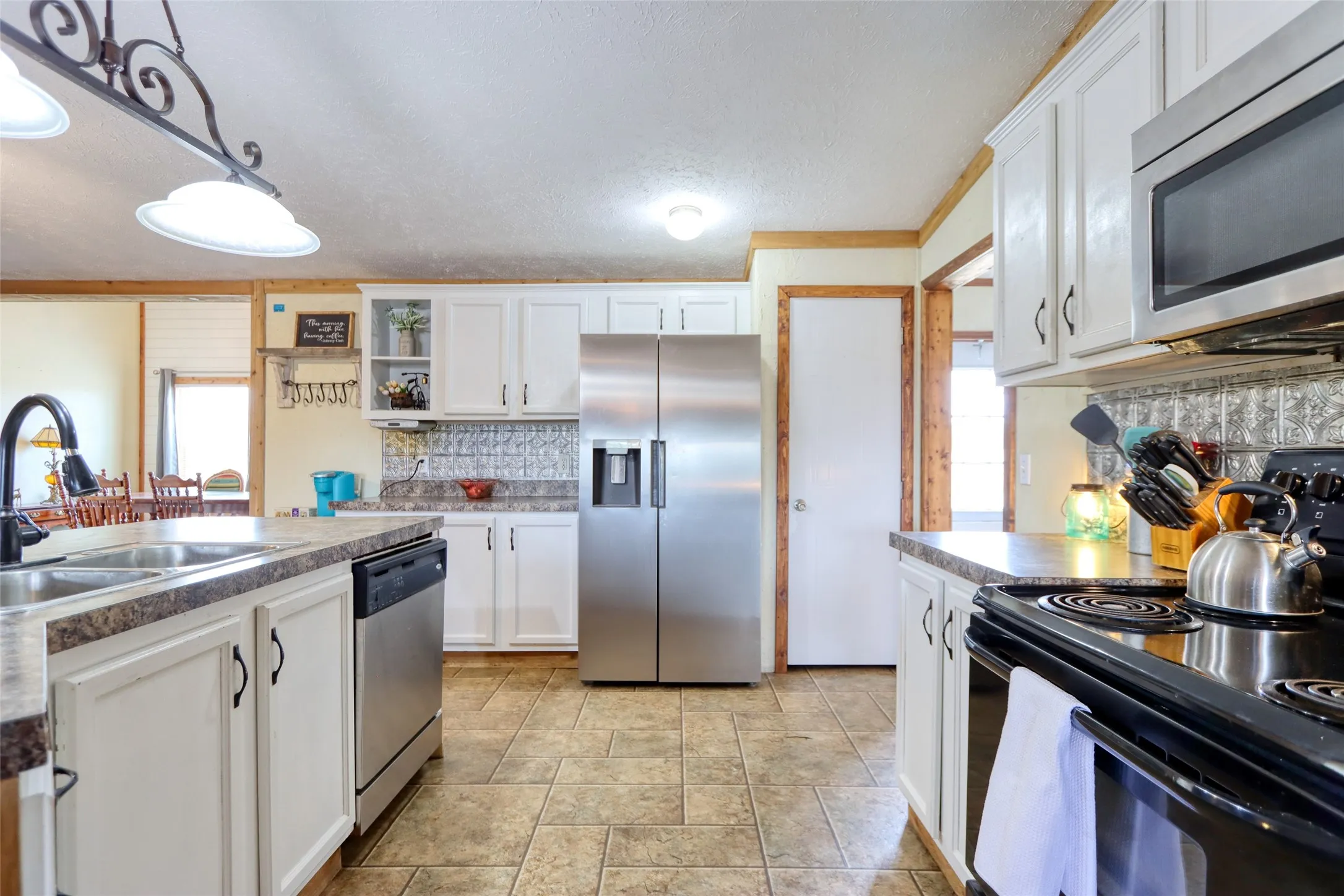Mobile Home For Sale in Hill County , 408 HCR 1414, Blum, Texas 76627, 3 Bedroom, 2 Bathroom, Garage spaces, 2,136 Sqft, built in 2009, mls#21159620, Real Estate Agent in Blum, Homes For Sale in Hill county, Homes For Sale in Blum, Realtor in Blum Texas, Real Estate Brokerage Independent Realty Texas, Luminita Cordes Realtor