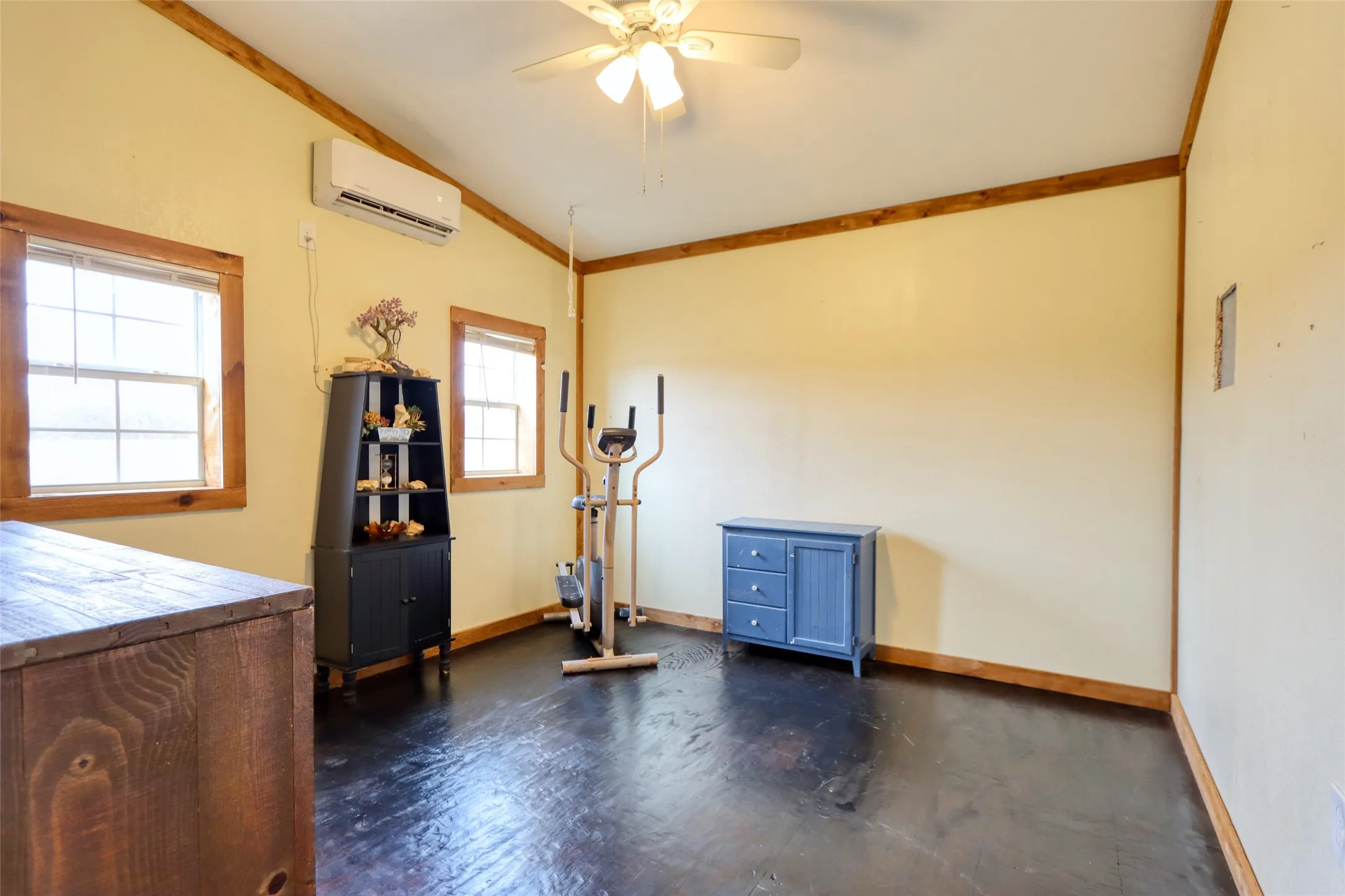 Mobile Home For Sale in Hill County , 408 HCR 1414, Blum, Texas 76627, 3 Bedroom, 2 Bathroom, Garage spaces, 2,136 Sqft, built in 2009, mls#21159620, Real Estate Agent in Blum, Homes For Sale in Hill county, Homes For Sale in Blum, Realtor in Blum Texas, Real Estate Brokerage Independent Realty Texas, Luminita Cordes Realtor