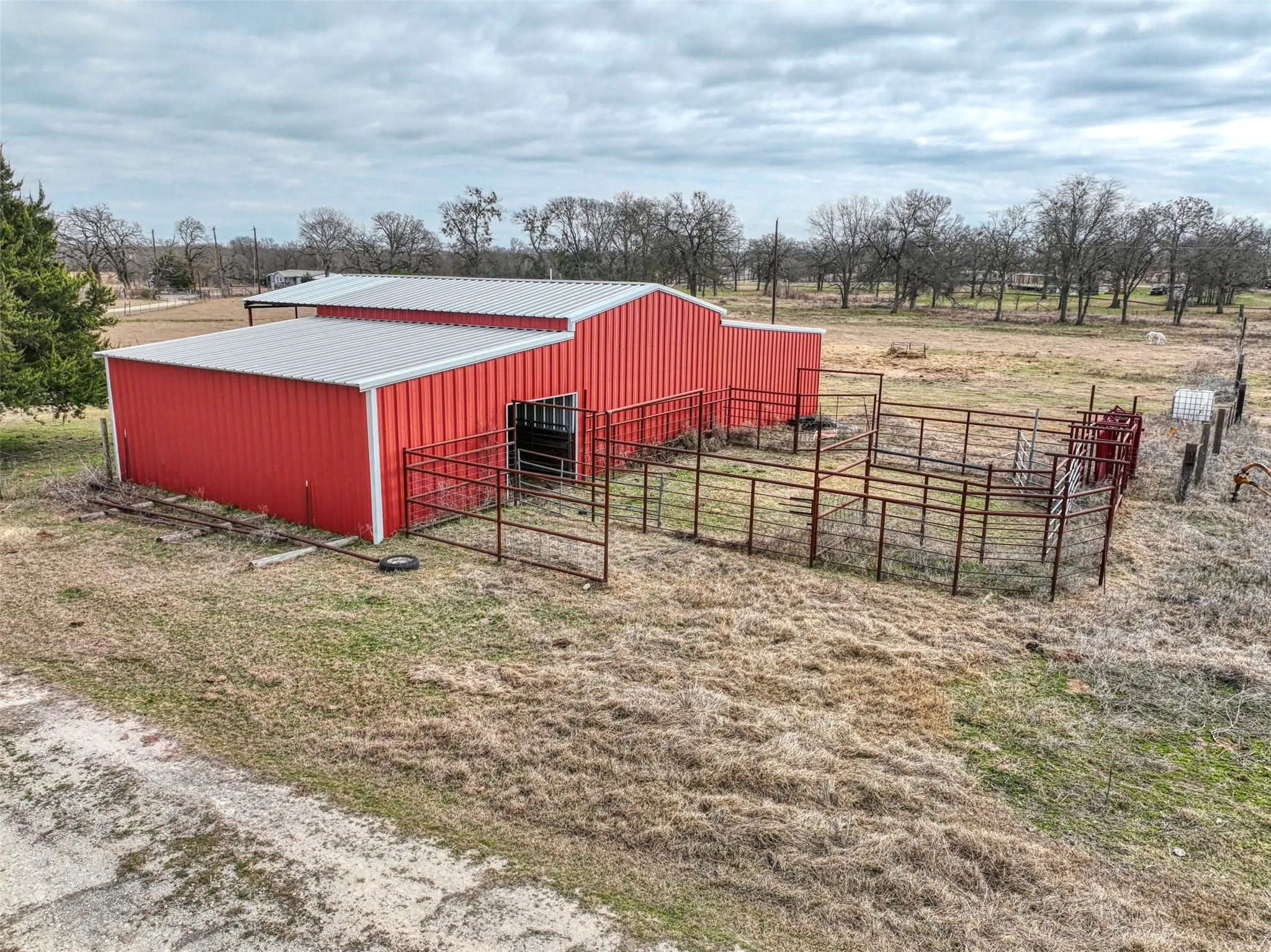 Mobile Home For Sale in Hill County , 408 HCR 1414, Blum, Texas 76627, 3 Bedroom, 2 Bathroom, Garage spaces, 2,136 Sqft, built in 2009, mls#21159620, Real Estate Agent in Blum, Homes For Sale in Hill county, Homes For Sale in Blum, Realtor in Blum Texas, Real Estate Brokerage Independent Realty Texas, Luminita Cordes Realtor