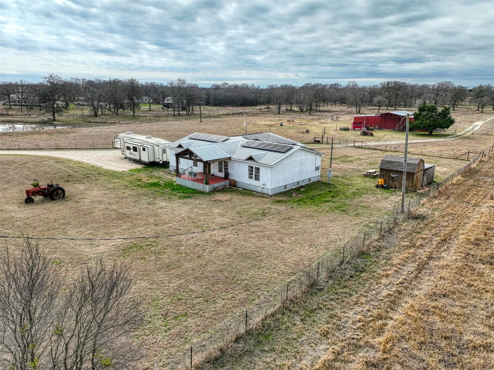 Mobile Home For Sale in Hill County , 408 HCR 1414, Blum, Texas 76627, 3 Bedroom, 2 Bathroom, Garage spaces, 2,136 Sqft, built in 2009, mls#21159620, Real Estate Agent in Blum, Homes For Sale in Hill county, Homes For Sale in Blum, Realtor in Blum Texas, Real Estate Brokerage Independent Realty Texas, Luminita Cordes Realtor