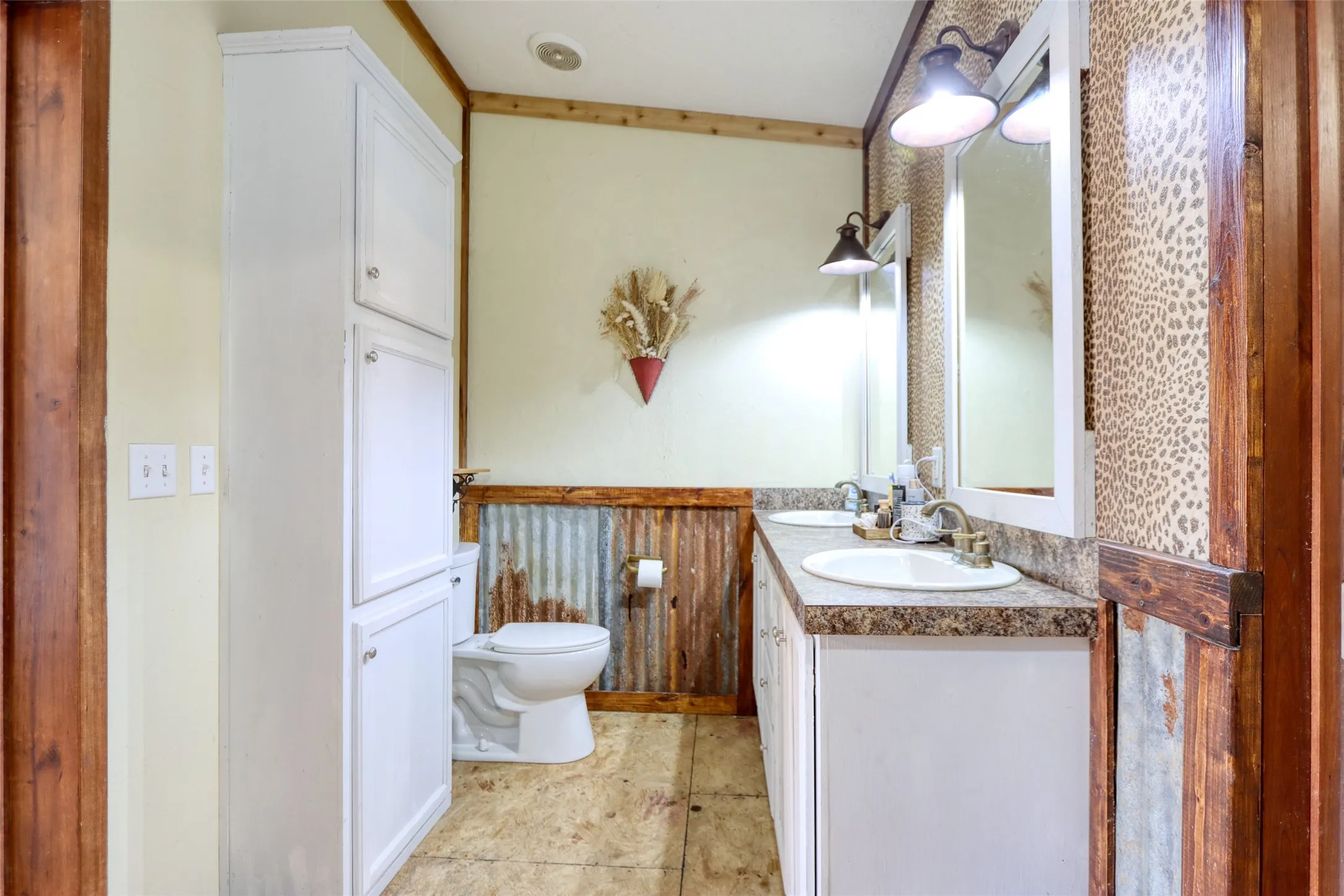 Mobile Home For Sale in Hill County , 408 HCR 1414, Blum, Texas 76627, 3 Bedroom, 2 Bathroom, Garage spaces, 2,136 Sqft, built in 2009, mls#21159620, Real Estate Agent in Blum, Homes For Sale in Hill county, Homes For Sale in Blum, Realtor in Blum Texas, Real Estate Brokerage Independent Realty Texas, Luminita Cordes Realtor