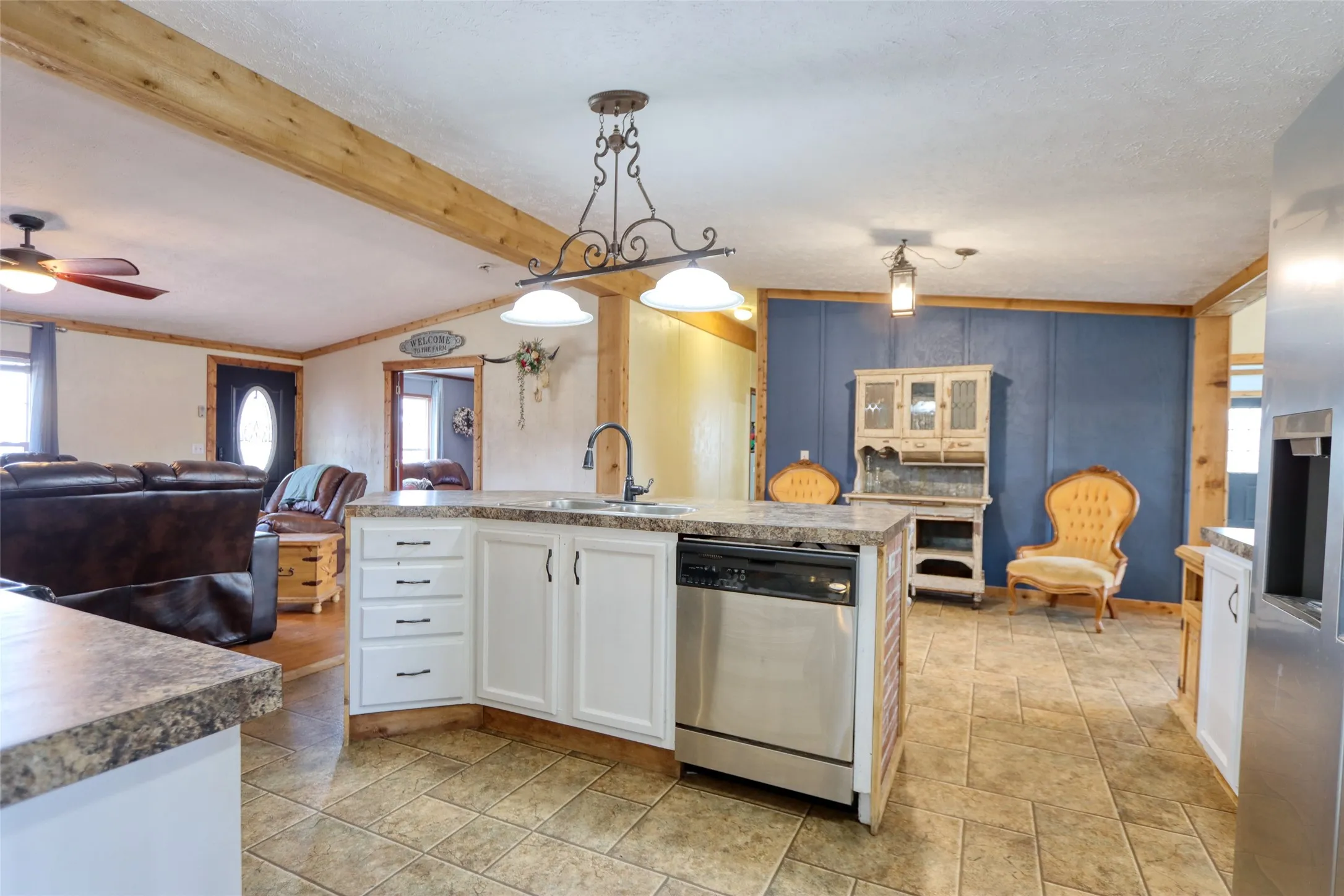 Mobile Home For Sale in Hill County , 408 HCR 1414, Blum, Texas 76627, 3 Bedroom, 2 Bathroom, Garage spaces, 2,136 Sqft, built in 2009, mls#21159620, Real Estate Agent in Blum, Homes For Sale in Hill county, Homes For Sale in Blum, Realtor in Blum Texas, Real Estate Brokerage Independent Realty Texas, Luminita Cordes Realtor