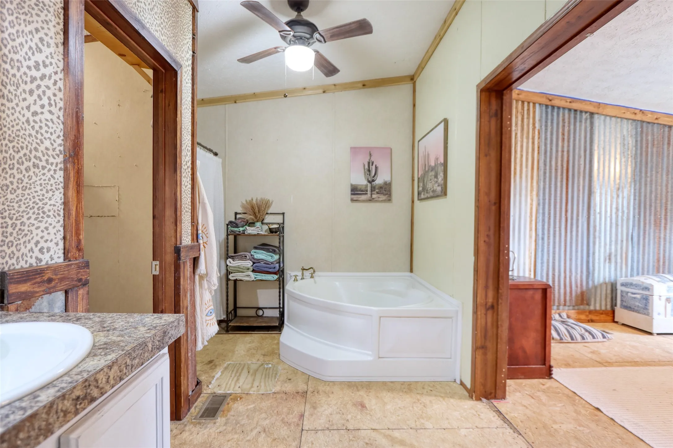 Mobile Home For Sale in Hill County , 408 HCR 1414, Blum, Texas 76627, 3 Bedroom, 2 Bathroom, Garage spaces, 2,136 Sqft, built in 2009, mls#21159620, Real Estate Agent in Blum, Homes For Sale in Hill county, Homes For Sale in Blum, Realtor in Blum Texas, Real Estate Brokerage Independent Realty Texas, Luminita Cordes Realtor