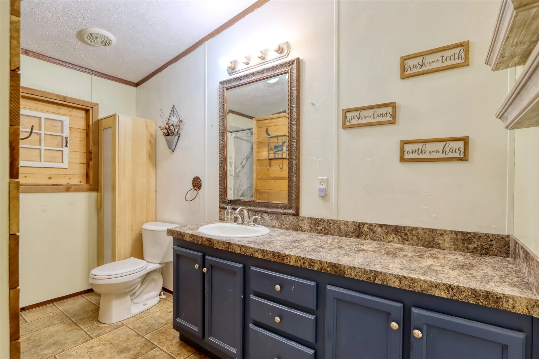 Mobile Home For Sale in Hill County , 408 HCR 1414, Blum, Texas 76627, 3 Bedroom, 2 Bathroom, Garage spaces, 2,136 Sqft, built in 2009, mls#21159620, Real Estate Agent in Blum, Homes For Sale in Hill county, Homes For Sale in Blum, Realtor in Blum Texas, Real Estate Brokerage Independent Realty Texas, Luminita Cordes Realtor