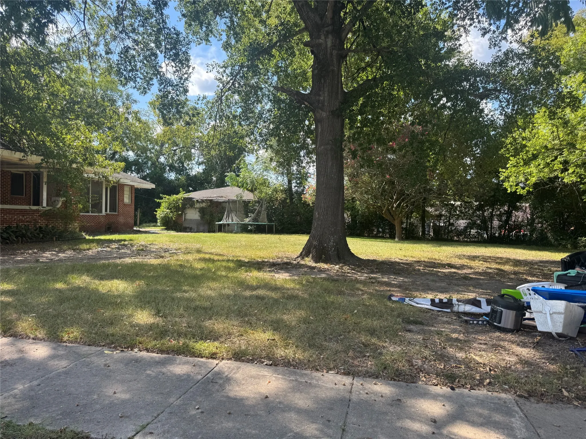Single Family Residence For Sale in Angelina County , 521 N 1st Street, Lufkin, Texas 75901, 3 Bedrooms, 2 Bathrooms, Garage spaces, 2,330 Sqft, built in 1930, Price $80,000, mls#21161458, Real Estate Agent in Lufkin, Homes For Sale in Angelina county, Homes For Sale in Lufkin, Realtor in Lufkin Texas, Real Estate Brokerage Independent Realty Texas, Luminita Cordes Realtor