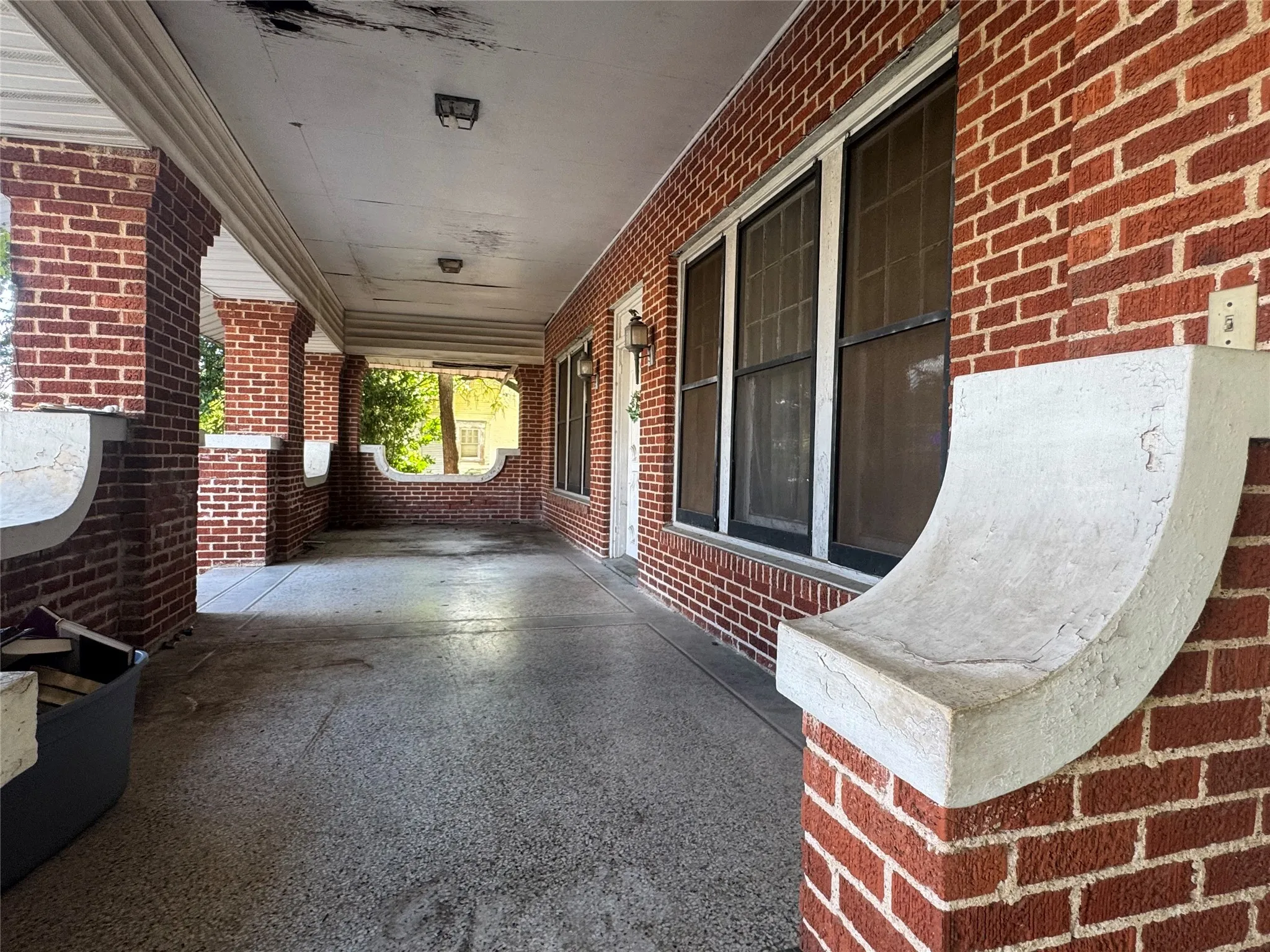 Single Family Residence For Sale in Angelina County , 521 N 1st Street, Lufkin, Texas 75901, 3 Bedrooms, 2 Bathrooms, Garage spaces, 2,330 Sqft, built in 1930, Price $80,000, mls#21161458, Real Estate Agent in Lufkin, Homes For Sale in Angelina county, Homes For Sale in Lufkin, Realtor in Lufkin Texas, Real Estate Brokerage Independent Realty Texas, Luminita Cordes Realtor