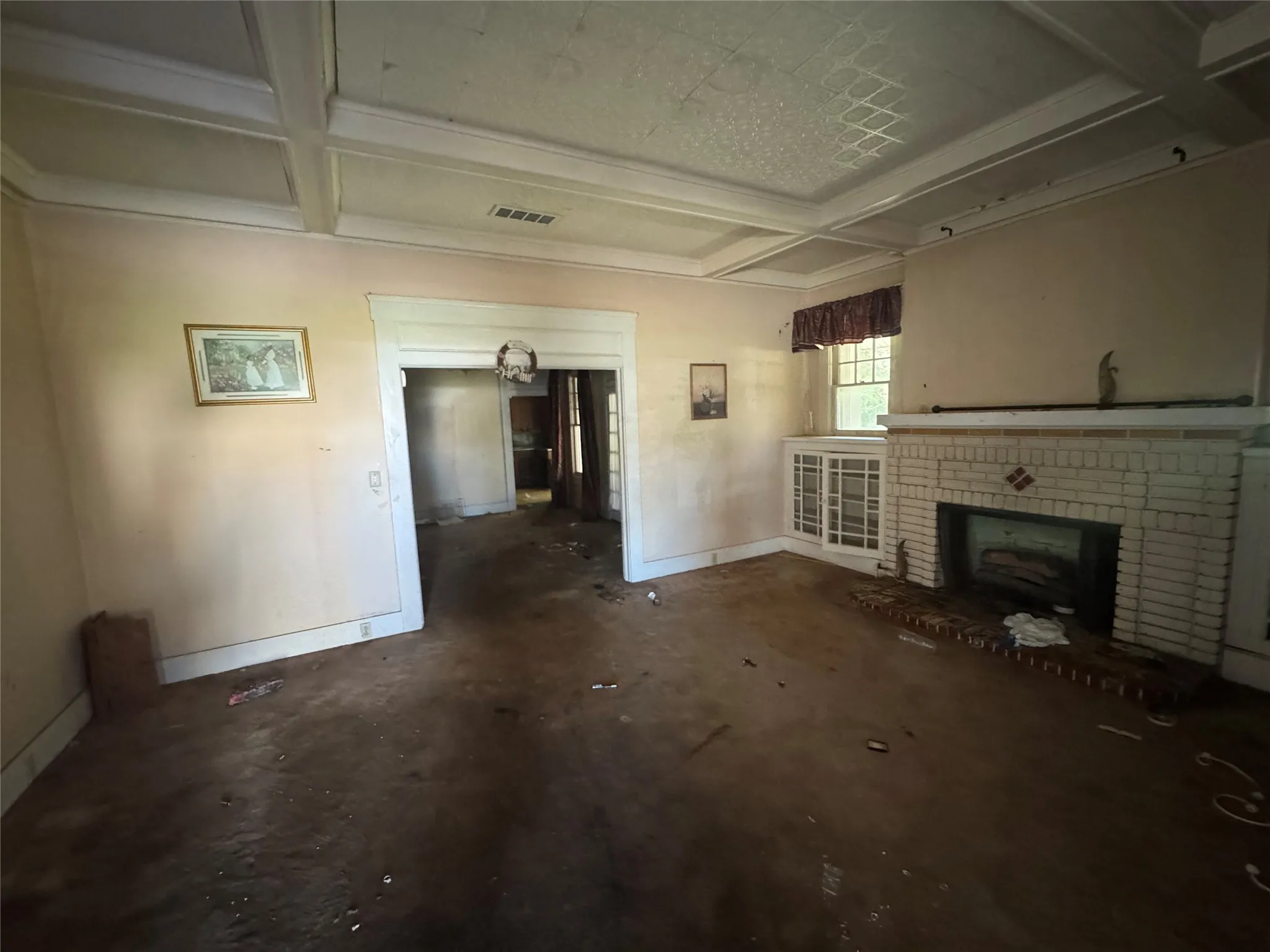 Single Family Residence For Sale in Angelina County , 521 N 1st Street, Lufkin, Texas 75901, 3 Bedrooms, 2 Bathrooms, Garage spaces, 2,330 Sqft, built in 1930, Price $80,000, mls#21161458, Real Estate Agent in Lufkin, Homes For Sale in Angelina county, Homes For Sale in Lufkin, Realtor in Lufkin Texas, Real Estate Brokerage Independent Realty Texas, Luminita Cordes Realtor
