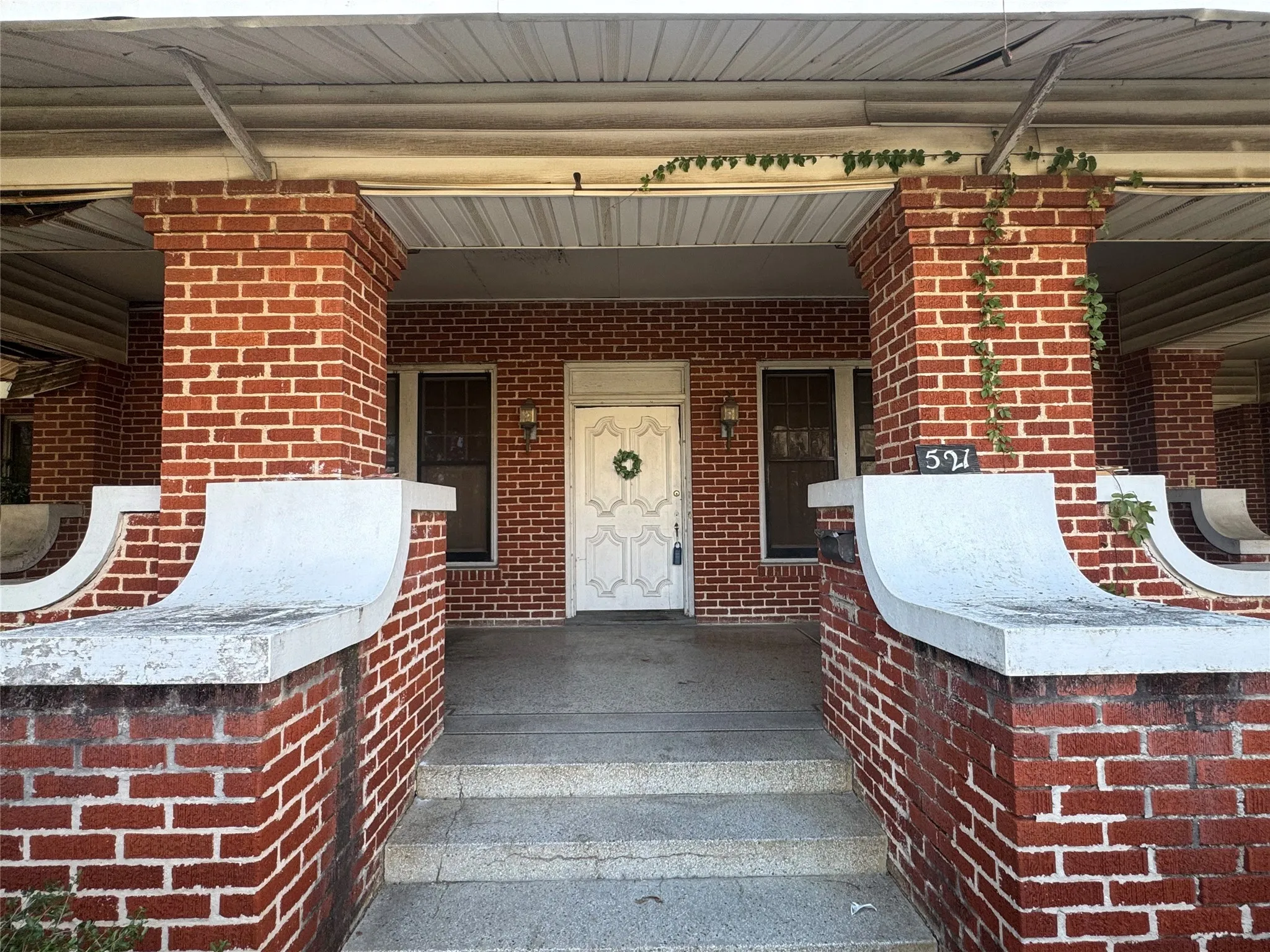 Single Family Residence For Sale in Angelina County , 521 N 1st Street, Lufkin, Texas 75901, 3 Bedrooms, 2 Bathrooms, Garage spaces, 2,330 Sqft, built in 1930, Price $80,000, mls#21161458, Real Estate Agent in Lufkin, Homes For Sale in Angelina county, Homes For Sale in Lufkin, Realtor in Lufkin Texas, Real Estate Brokerage Independent Realty Texas, Luminita Cordes Realtor