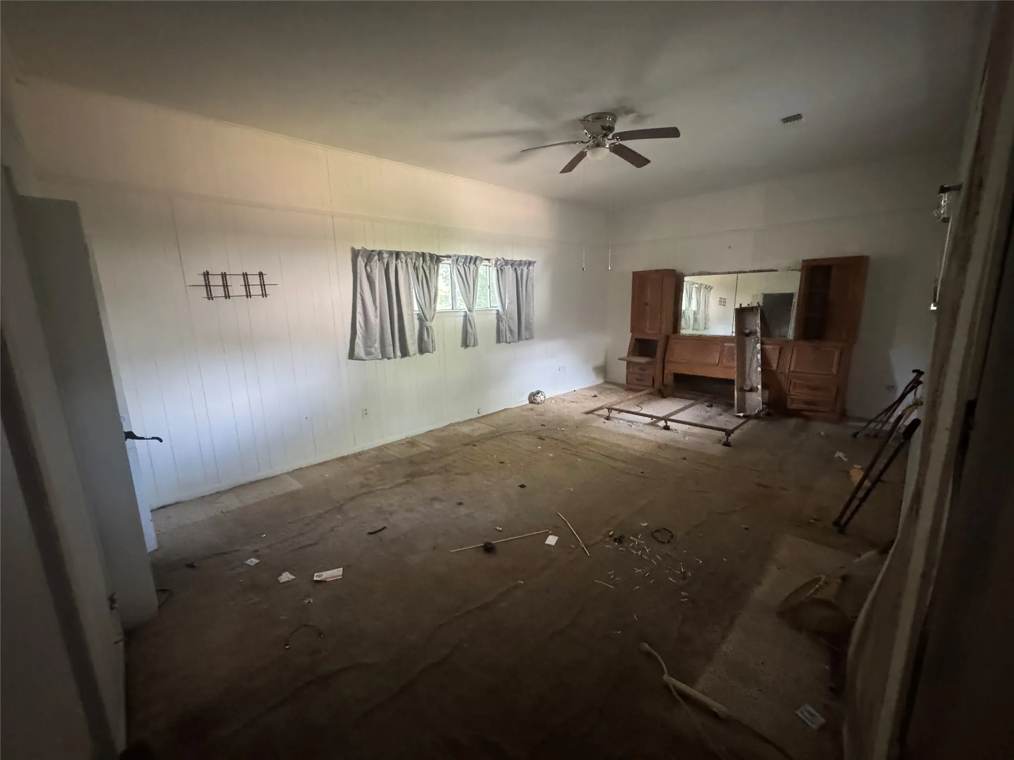 Single Family Residence For Sale in Angelina County , 521 N 1st Street, Lufkin, Texas 75901, 3 Bedrooms, 2 Bathrooms, Garage spaces, 2,330 Sqft, built in 1930, Price $80,000, mls#21161458, Real Estate Agent in Lufkin, Homes For Sale in Angelina county, Homes For Sale in Lufkin, Realtor in Lufkin Texas, Real Estate Brokerage Independent Realty Texas, Luminita Cordes Realtor