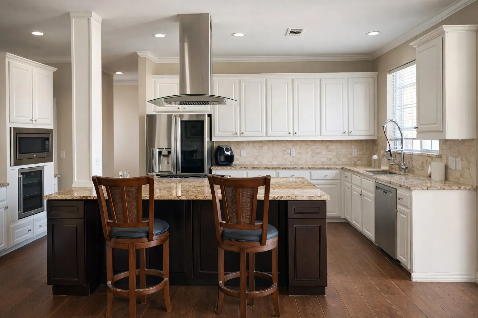 Single Family Residence For Rent in Tarrant County , 1308 Normandy Drive, Southlake, Texas 76092, 4 Bedroom, 5 Bathroom, 3 Garage spaces, 4,158 Sqft, built in 1994, mls#21161510, Real Estate Agent in Southlake, Homes For Rent in Tarrant county, Homes For Rent in Southlake, Realtor in Southlake Texas, Real Estate Brokerage Independent Realty Texas, Luminita Cordes Realtor