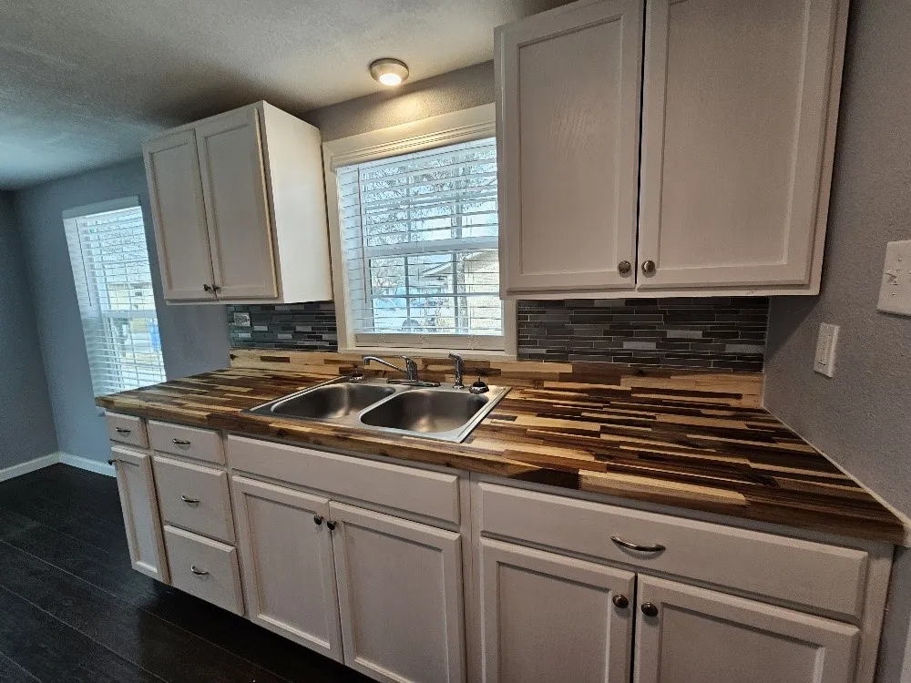 Single Family Residence For Sale in Johnson County , 207 Pine Street, Keene, Texas 76059, 2 Bedroom, 1 Bathroom, Garage spaces, 968 Sqft, built in 1970, mls#21161527, Real Estate Agent in Keene, Homes For Sale in Johnson county, Homes For Sale in Keene, Realtor in Keene Texas, Real Estate Brokerage Independent Realty Texas, Luminita Cordes Realtor