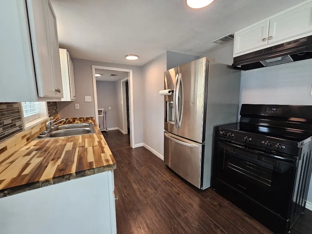 Single Family Residence For Sale in Johnson County , 207 Pine Street, Keene, Texas 76059, 2 Bedroom, 1 Bathroom, Garage spaces, 968 Sqft, built in 1970, mls#21161527, Real Estate Agent in Keene, Homes For Sale in Johnson county, Homes For Sale in Keene, Realtor in Keene Texas, Real Estate Brokerage Independent Realty Texas, Luminita Cordes Realtor