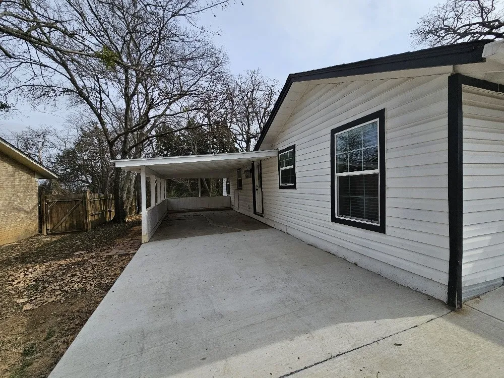 Single Family Residence For Sale in Johnson County , 207 Pine Street, Keene, Texas 76059, 2 Bedroom, 1 Bathroom, Garage spaces, 968 Sqft, built in 1970, mls#21161527, Real Estate Agent in Keene, Homes For Sale in Johnson county, Homes For Sale in Keene, Realtor in Keene Texas, Real Estate Brokerage Independent Realty Texas, Luminita Cordes Realtor