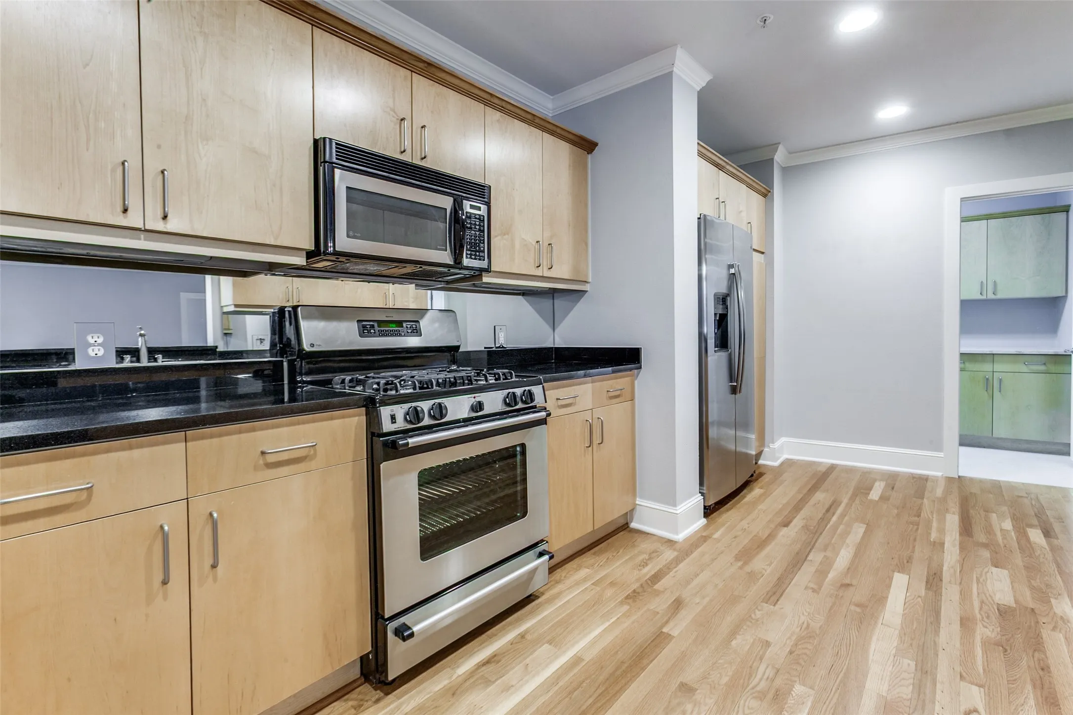 Condominium For Sale in Dallas County , 5055 Addison Circle 205, Addison, Texas 75001, 2 Bedroom, 2 Bathroom, 2 Garage spaces, 2,128 Sqft, built in 2000, Preowned, mls#21160354, Real Estate Agent in Addison, Homes For Sale in Dallas county, Homes For Sale in Addison, Realtor in Addison Texas, Real Estate Brokerage Independent Realty Texas, Luminita Cordes Realtor