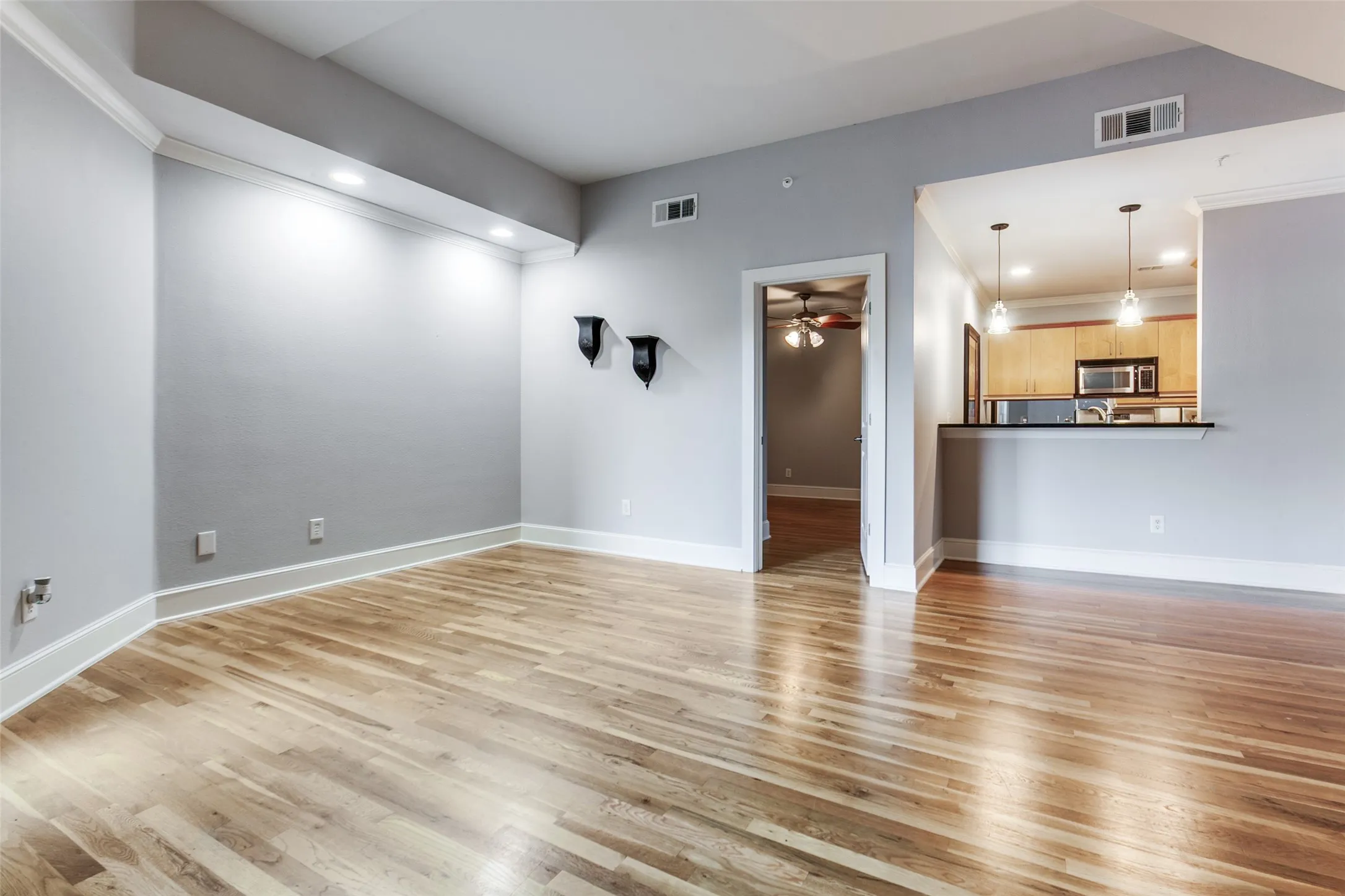Entrance to secondary bedroom/office