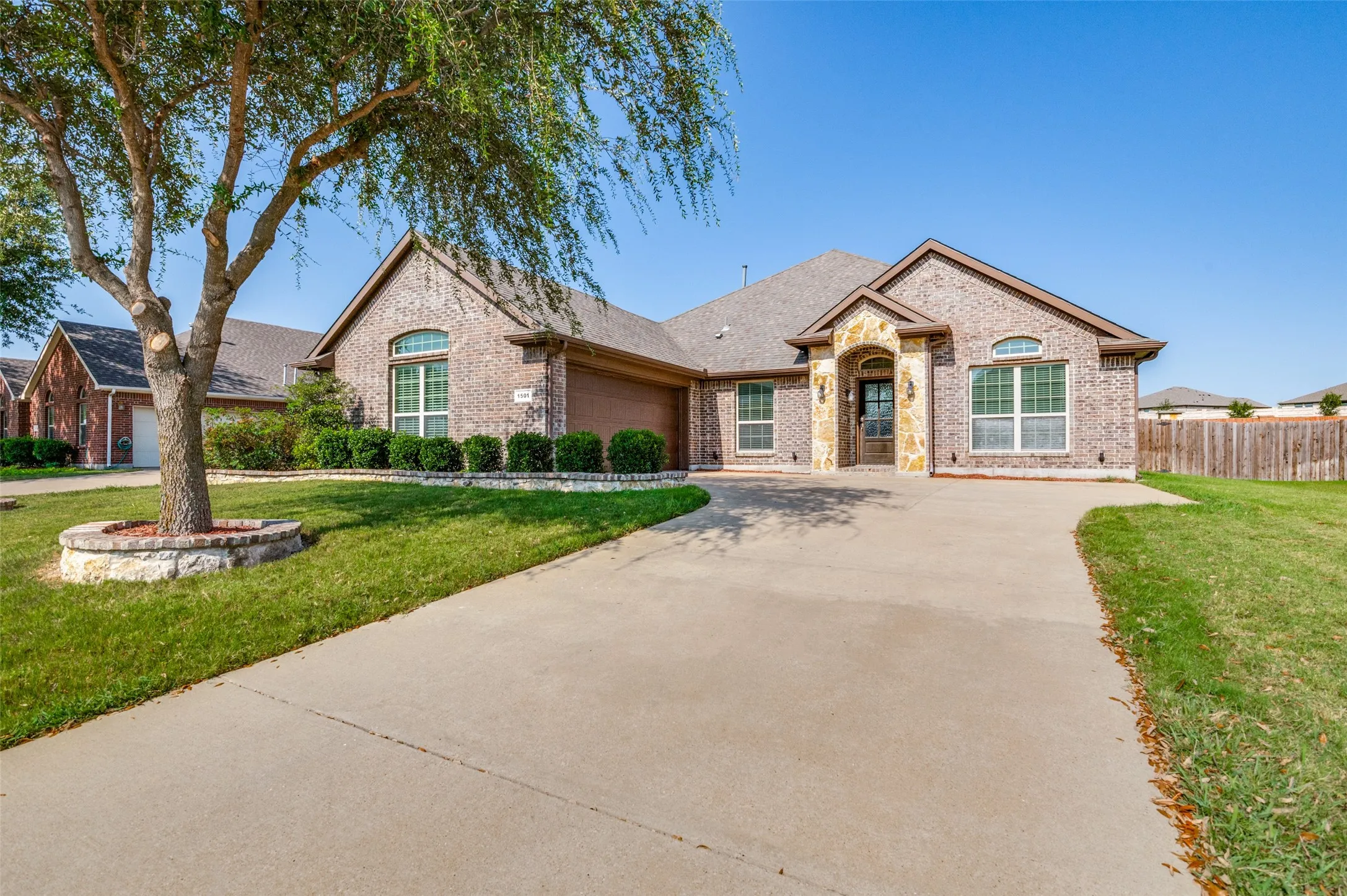 Single Family Residence For Sale in Ellis County , 1501 Bricknell Drive, Glenn Heights, Texas 75154, 3 Bedroom, 2 Bathroom, 2 Garage spaces, 2,222 Sqft, built in 2015, mls#21161093, Real Estate Agent in Glenn Heights, Homes For Sale in Ellis county, Homes For Sale in Glenn Heights, Realtor in Glenn Heights Texas, Real Estate Brokerage Independent Realty Texas, Luminita Cordes Realtor
