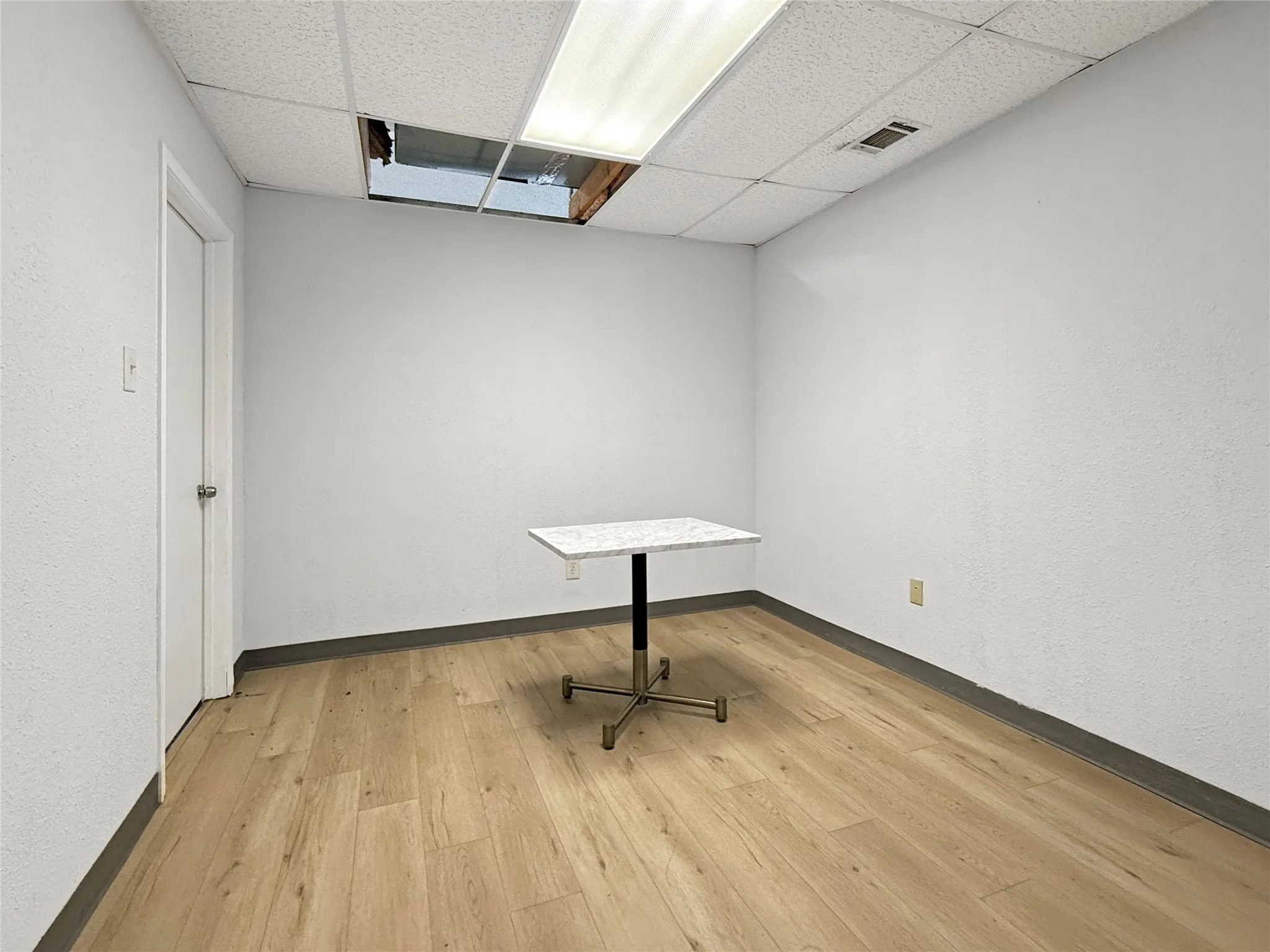 Warehouse For Rent in Tarrant County , 1403 Oak Knoll Drive, Haltom City, Texas 76117, 0, 0, Garage spaces, 0 Sqft, built in 1965, Preowned, mls#21161709, Real Estate Agent in Haltom City, Homes For Rent in Tarrant county, Homes For Rent in Haltom City, Realtor in Haltom City Texas, Real Estate Brokerage Independent Realty Texas, Luminita Cordes Realtor