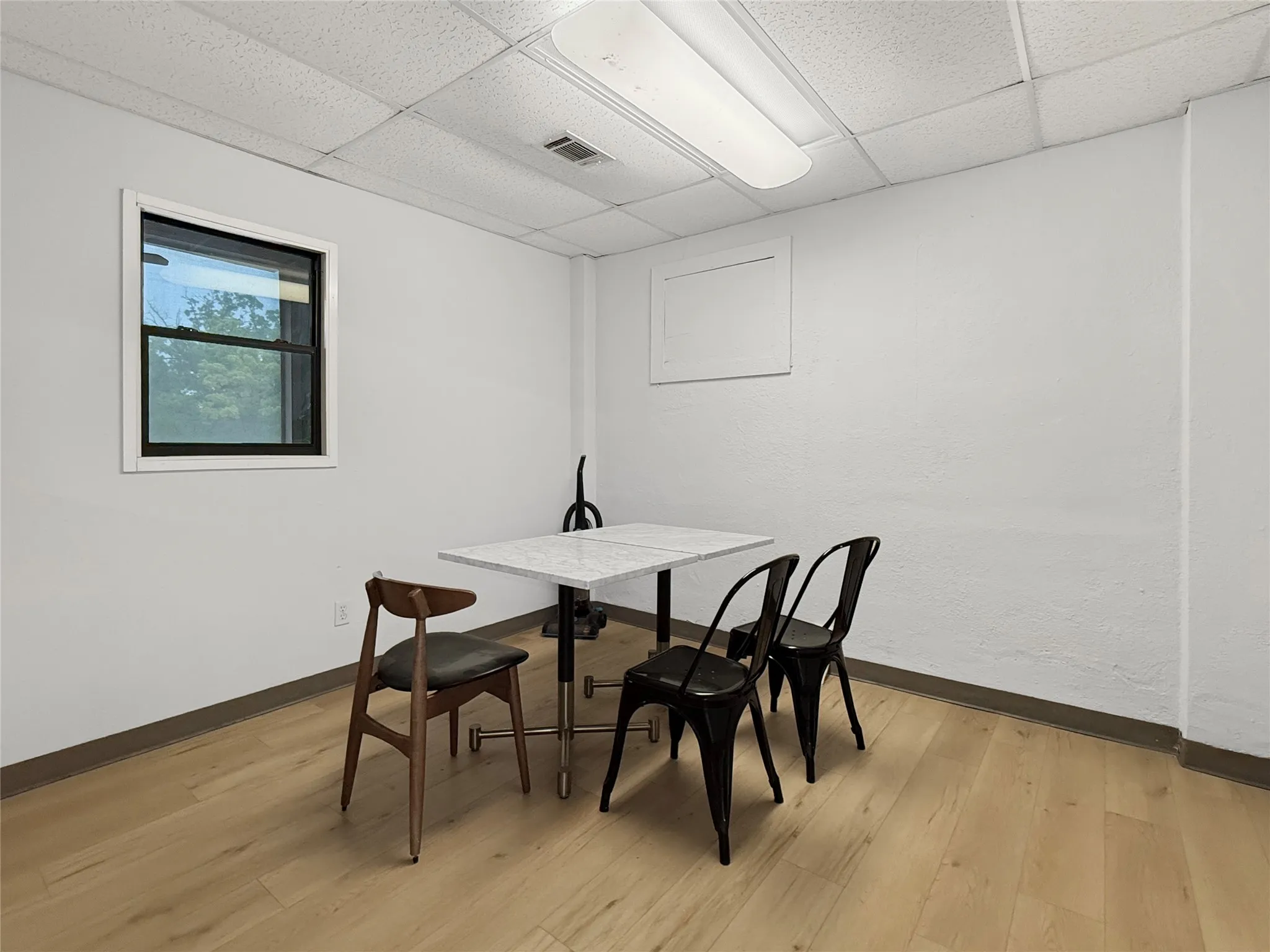 Warehouse For Rent in Tarrant County , 1403 Oak Knoll Drive, Haltom City, Texas 76117, 0, 0, Garage spaces, 0 Sqft, built in 1965, Preowned, mls#21161709, Real Estate Agent in Haltom City, Homes For Rent in Tarrant county, Homes For Rent in Haltom City, Realtor in Haltom City Texas, Real Estate Brokerage Independent Realty Texas, Luminita Cordes Realtor