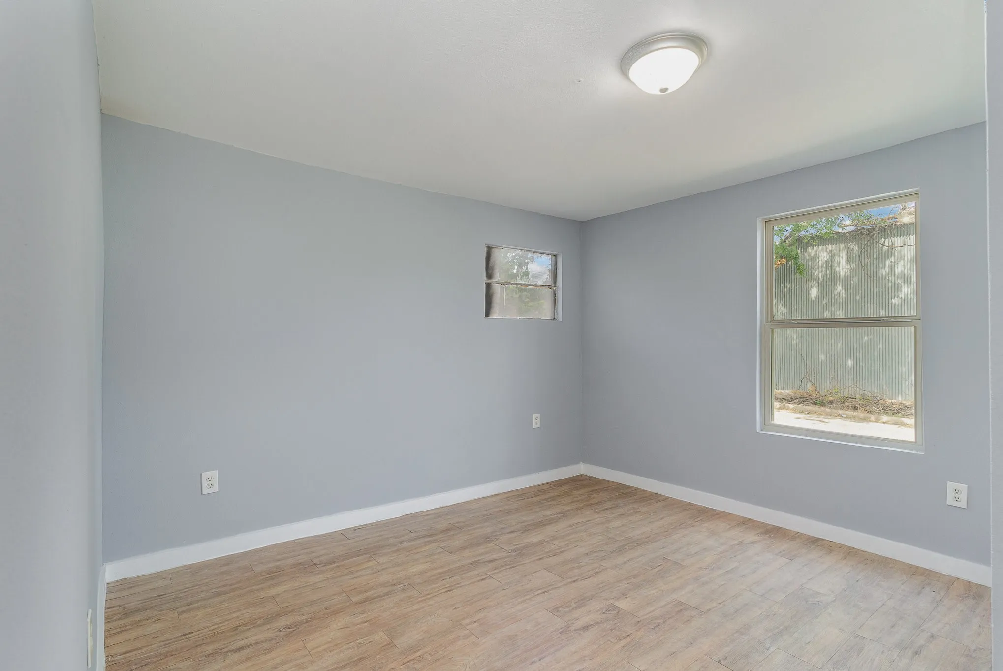 Single Family Residence For Rent in Dallas County , 4621 Owenwood Avenue, Dallas, Texas 75223, 4 Bedroom, 2 Bathroom, Garage spaces, 1,497 Sqft, built in 1940, mls#21161714, Real Estate Agent in Dallas, Homes For Rent in Dallas county, Homes For Rent in Dallas, Realtor in Dallas Texas, Real Estate Brokerage Independent Realty Texas, Luminita Cordes Realtor