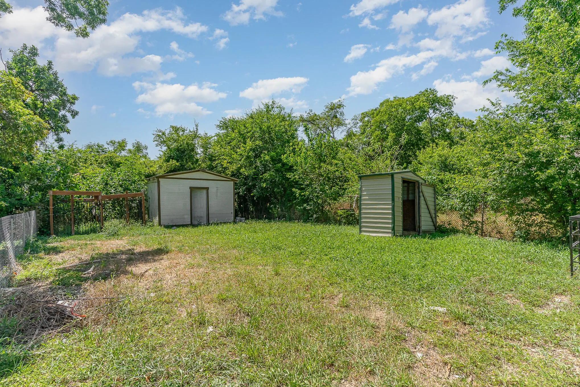 Single Family Residence For Sale in Dallas County , 4621 Owenwood Avenue, Dallas, Texas 75223, 4 Bedroom, 2 Bathroom, Garage spaces, 1,497 Sqft, built in 1940, mls#21161731, Real Estate Agent in Dallas, Homes For Sale in Dallas county, Homes For Sale in Dallas, Realtor in Dallas Texas, Real Estate Brokerage Independent Realty Texas, Luminita Cordes Realtor