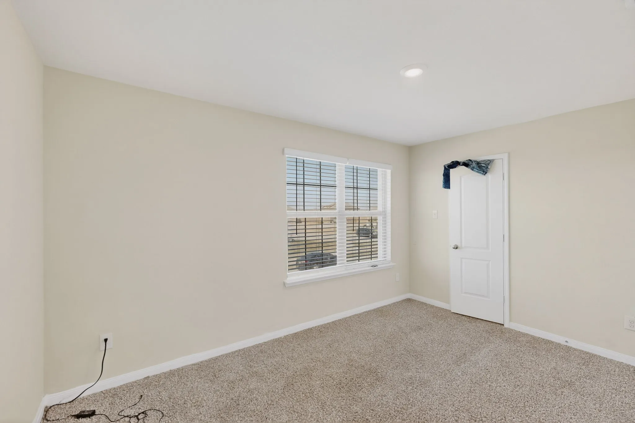 Carpeted empty room with baseboards