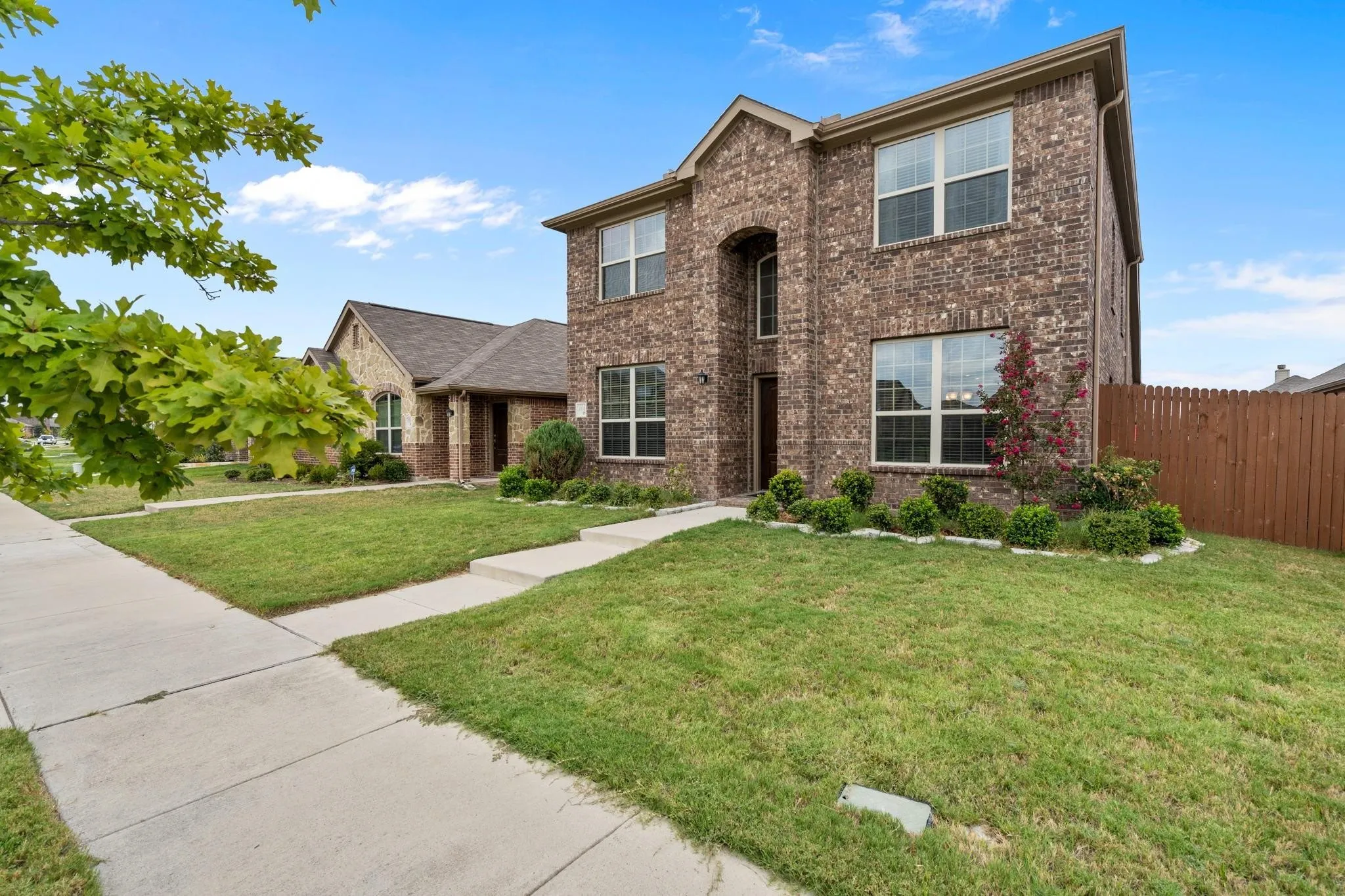 Single Family Residence For Sale in Kaufman County , 3006 Buckthorn Street, Heartland, Texas 75126, 4 Bedroom, 3 Bathroom, 2 Garage spaces, 2,204 Sqft, built in 2016, Price $285,000, mls#21161288, Real Estate Agent in Heartland, Homes For Sale in Kaufman county, Homes For Sale in Heartland, Realtor in Heartland Texas, Real Estate Brokerage Independent Realty Texas, Luminita Cordes Realtor