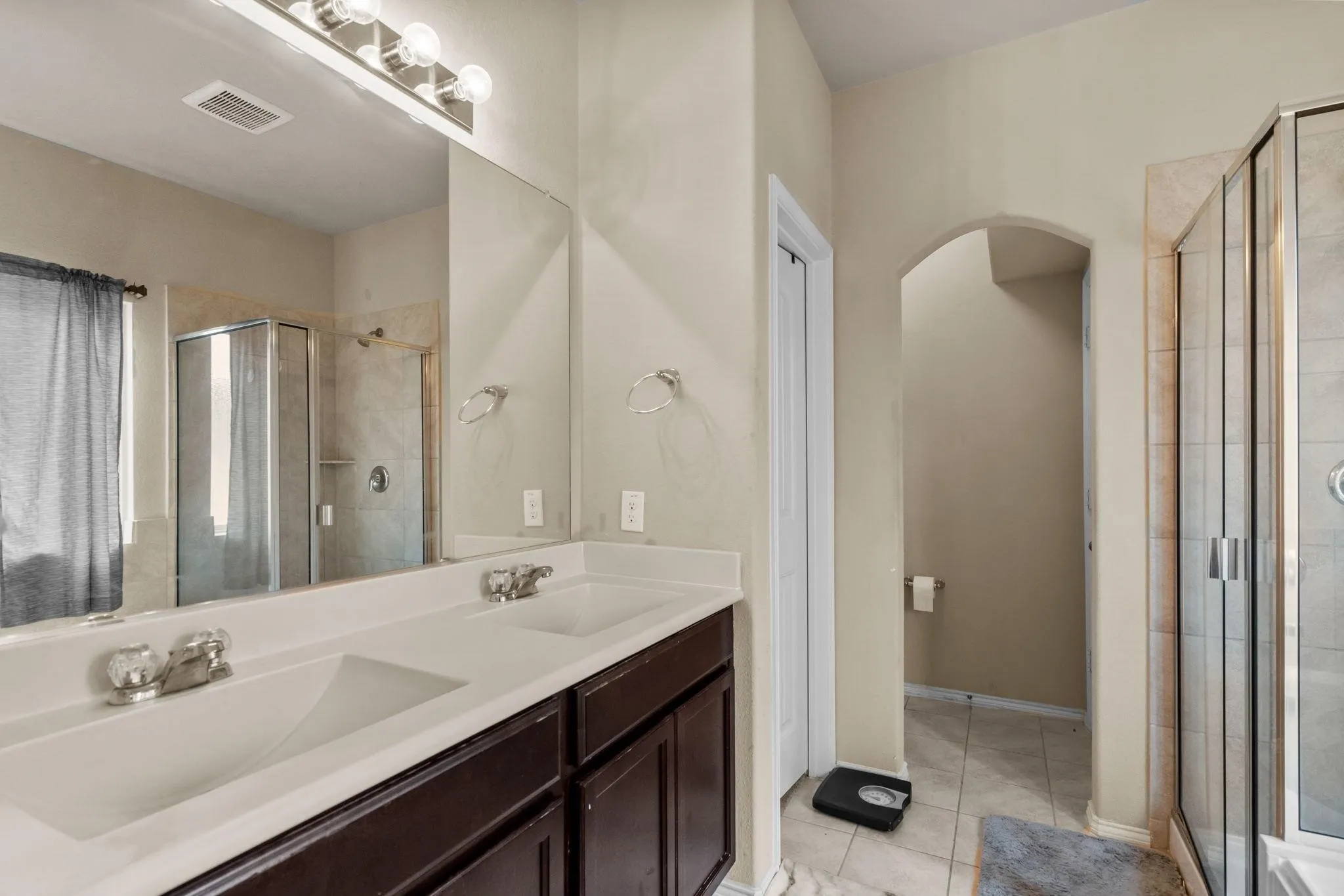 Single Family Residence For Sale in Kaufman County , 3006 Buckthorn Street, Heartland, Texas 75126, 4 Bedroom, 3 Bathroom, 2 Garage spaces, 2,204 Sqft, built in 2016, Price $285,000, mls#21161288, Real Estate Agent in Heartland, Homes For Sale in Kaufman county, Homes For Sale in Heartland, Realtor in Heartland Texas, Real Estate Brokerage Independent Realty Texas, Luminita Cordes Realtor