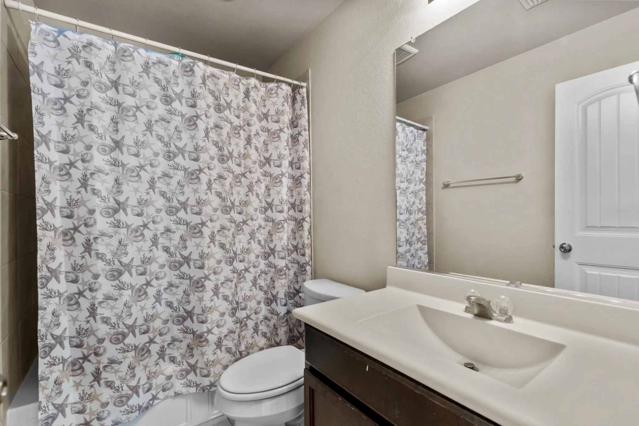 Single Family Residence For Sale in Kaufman County , 3006 Buckthorn Street, Heartland, Texas 75126, 4 Bedroom, 3 Bathroom, 2 Garage spaces, 2,204 Sqft, built in 2016, Price $285,000, mls#21161288, Real Estate Agent in Heartland, Homes For Sale in Kaufman county, Homes For Sale in Heartland, Realtor in Heartland Texas, Real Estate Brokerage Independent Realty Texas, Luminita Cordes Realtor