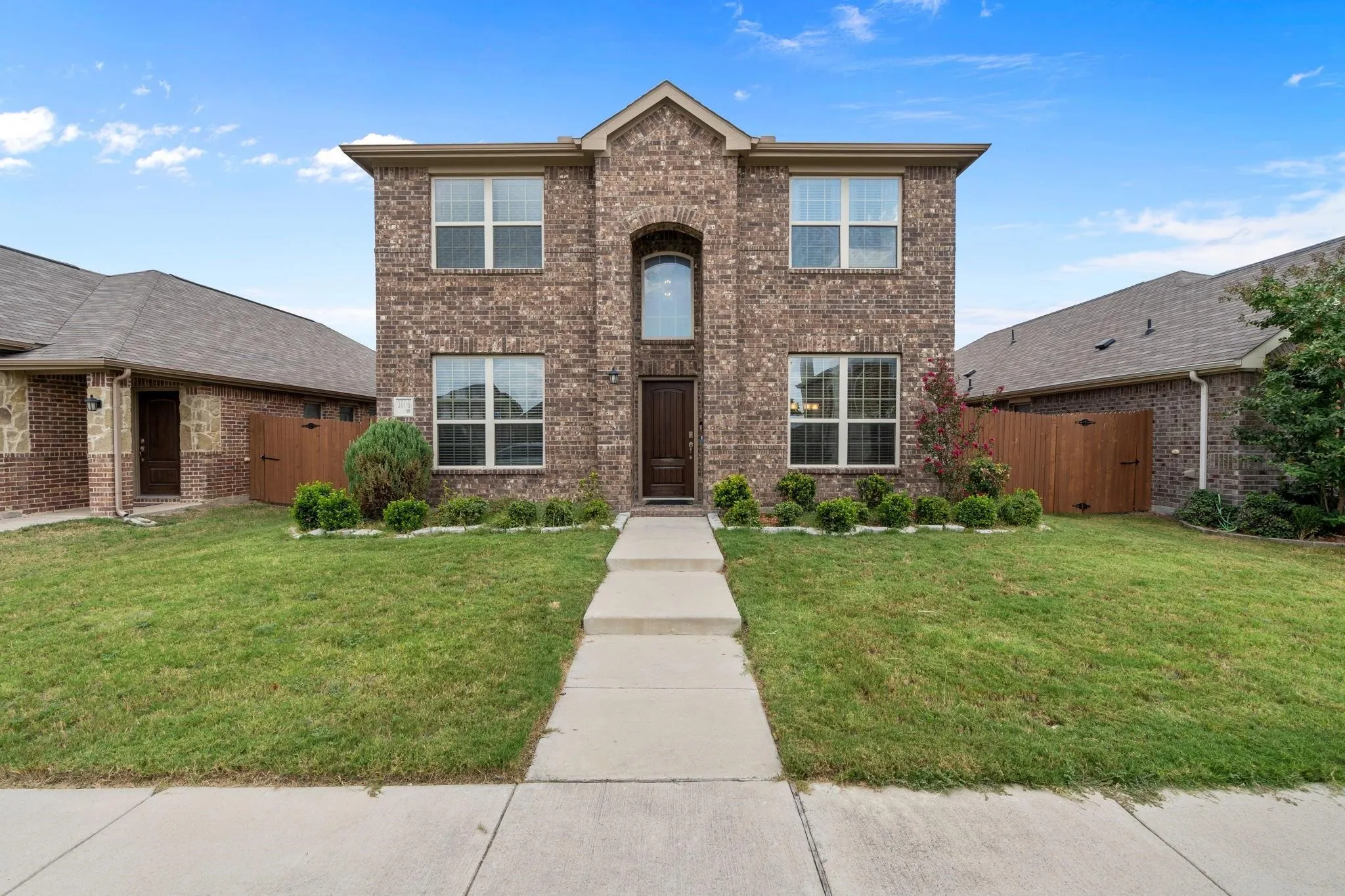 Single Family Residence For Sale in Kaufman County , 3006 Buckthorn Street, Heartland, Texas 75126, 4 Bedroom, 3 Bathroom, 2 Garage spaces, 2,204 Sqft, built in 2016, Price $285,000, mls#21161288, Real Estate Agent in Heartland, Homes For Sale in Kaufman county, Homes For Sale in Heartland, Realtor in Heartland Texas, Real Estate Brokerage Independent Realty Texas, Luminita Cordes Realtor