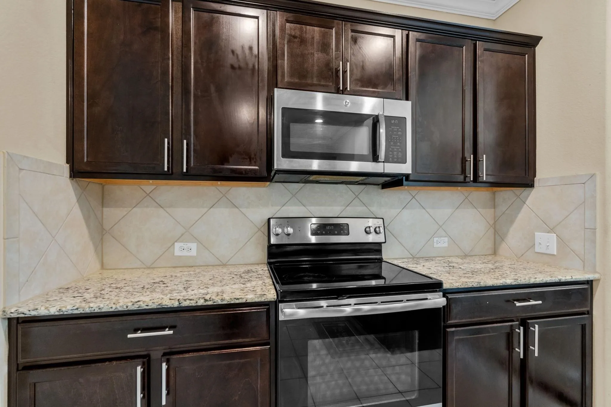 Single Family Residence For Sale in Kaufman County , 3006 Buckthorn Street, Heartland, Texas 75126, 4 Bedroom, 3 Bathroom, 2 Garage spaces, 2,204 Sqft, built in 2016, Price $285,000, mls#21161288, Real Estate Agent in Heartland, Homes For Sale in Kaufman county, Homes For Sale in Heartland, Realtor in Heartland Texas, Real Estate Brokerage Independent Realty Texas, Luminita Cordes Realtor