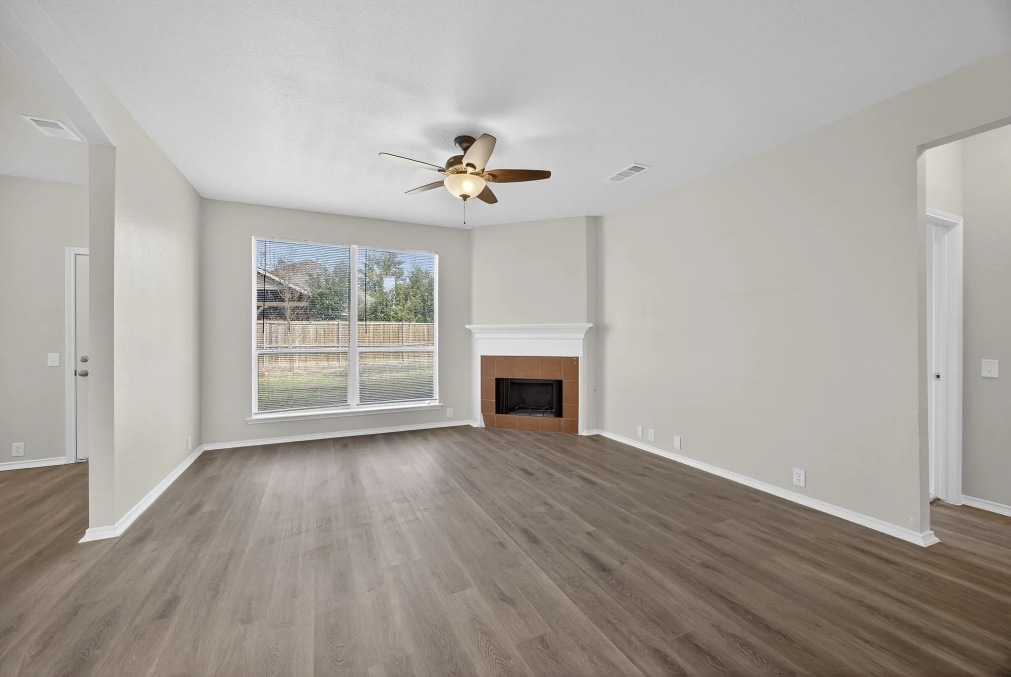 Single Family Residence For Sale in Collin County , 6116 Berkshire Road, Mc Kinney, Texas 75072, 4 Bedroom, 3 Bathroom, 2 Garage spaces, 2,403 Sqft, built in 2000, mls#21158097, Real Estate Agent in Mc Kinney, Homes For Sale in Collin county, Homes For Sale in Mc Kinney, Realtor in Mc Kinney Texas, Real Estate Brokerage Independent Realty Texas, Luminita Cordes Realtor