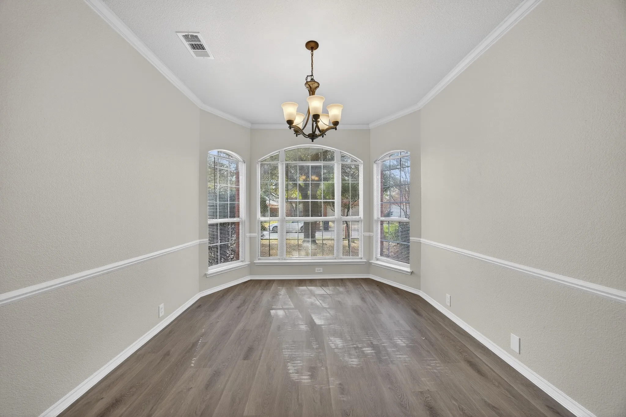 Single Family Residence For Sale in Collin County , 6116 Berkshire Road, Mc Kinney, Texas 75072, 4 Bedroom, 3 Bathroom, 2 Garage spaces, 2,403 Sqft, built in 2000, mls#21158097, Real Estate Agent in Mc Kinney, Homes For Sale in Collin county, Homes For Sale in Mc Kinney, Realtor in Mc Kinney Texas, Real Estate Brokerage Independent Realty Texas, Luminita Cordes Realtor
