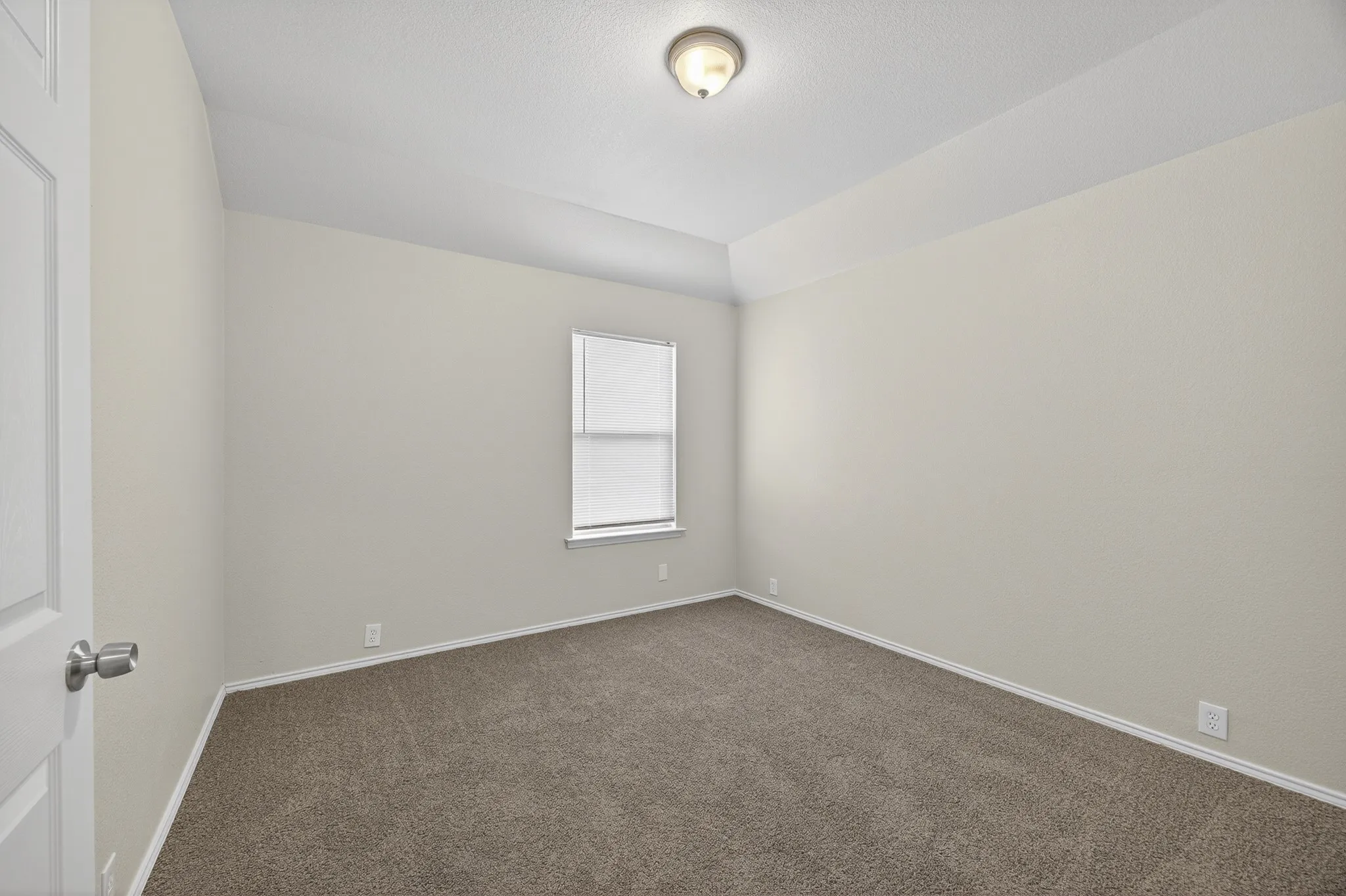 Single Family Residence For Sale in Collin County , 6116 Berkshire Road, Mc Kinney, Texas 75072, 4 Bedroom, 3 Bathroom, 2 Garage spaces, 2,403 Sqft, built in 2000, mls#21158097, Real Estate Agent in Mc Kinney, Homes For Sale in Collin county, Homes For Sale in Mc Kinney, Realtor in Mc Kinney Texas, Real Estate Brokerage Independent Realty Texas, Luminita Cordes Realtor