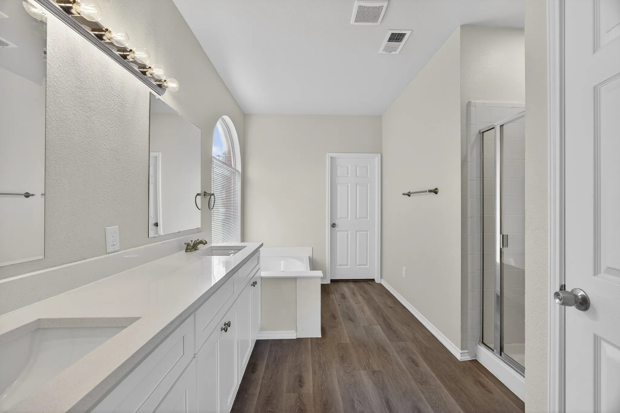 Single Family Residence For Sale in Collin County , 6116 Berkshire Road, Mc Kinney, Texas 75072, 4 Bedroom, 3 Bathroom, 2 Garage spaces, 2,403 Sqft, built in 2000, mls#21158097, Real Estate Agent in Mc Kinney, Homes For Sale in Collin county, Homes For Sale in Mc Kinney, Realtor in Mc Kinney Texas, Real Estate Brokerage Independent Realty Texas, Luminita Cordes Realtor