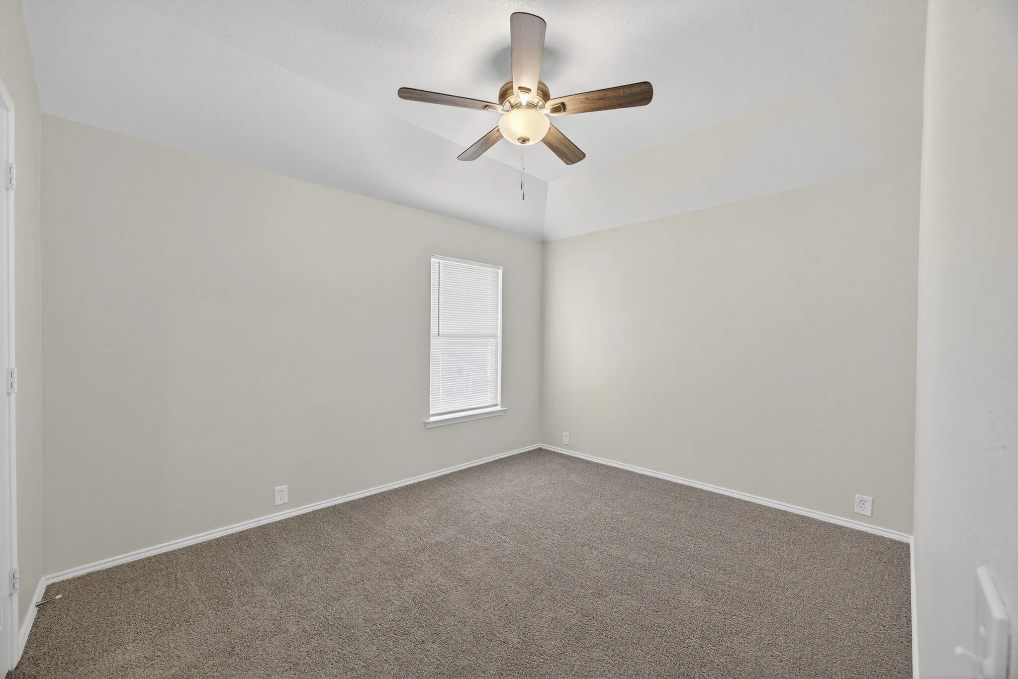 Single Family Residence For Sale in Collin County , 6116 Berkshire Road, Mc Kinney, Texas 75072, 4 Bedroom, 3 Bathroom, 2 Garage spaces, 2,403 Sqft, built in 2000, mls#21158097, Real Estate Agent in Mc Kinney, Homes For Sale in Collin county, Homes For Sale in Mc Kinney, Realtor in Mc Kinney Texas, Real Estate Brokerage Independent Realty Texas, Luminita Cordes Realtor