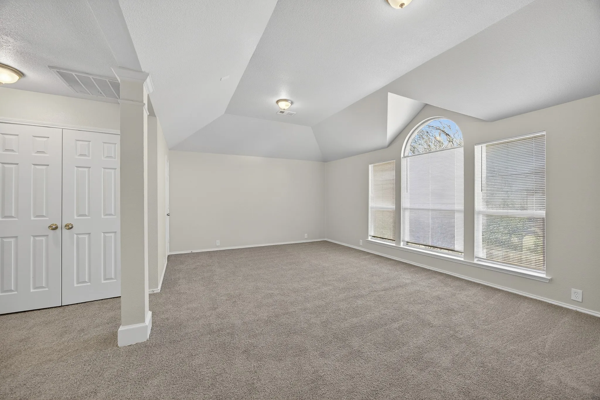 Single Family Residence For Sale in Collin County , 6116 Berkshire Road, Mc Kinney, Texas 75072, 4 Bedroom, 3 Bathroom, 2 Garage spaces, 2,403 Sqft, built in 2000, mls#21158097, Real Estate Agent in Mc Kinney, Homes For Sale in Collin county, Homes For Sale in Mc Kinney, Realtor in Mc Kinney Texas, Real Estate Brokerage Independent Realty Texas, Luminita Cordes Realtor