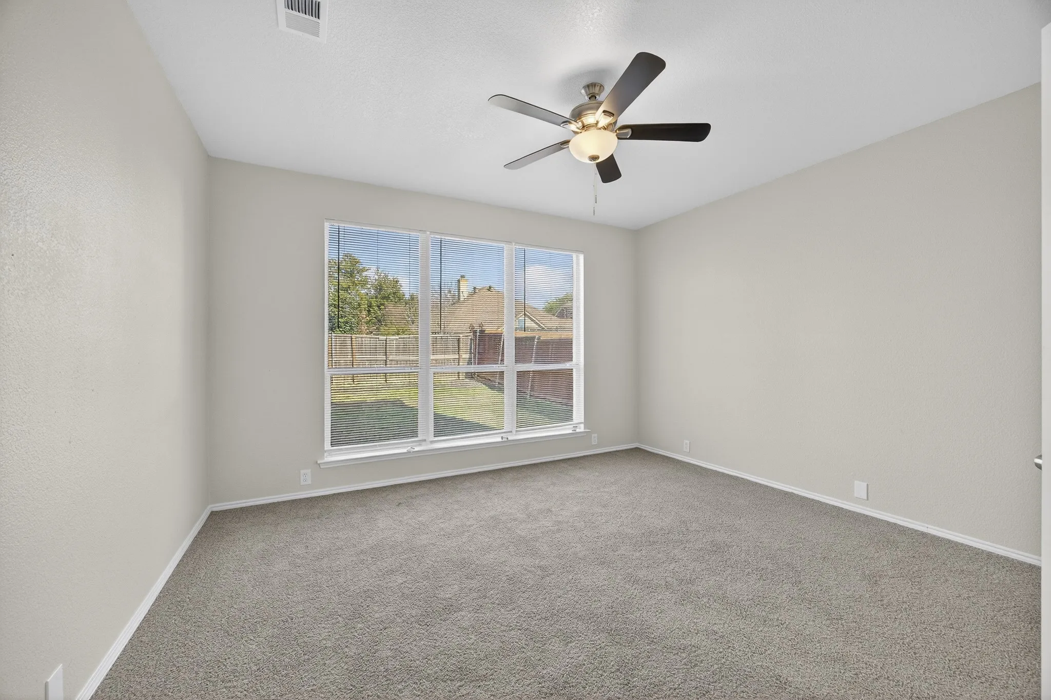 Single Family Residence For Sale in Collin County , 6116 Berkshire Road, Mc Kinney, Texas 75072, 4 Bedroom, 3 Bathroom, 2 Garage spaces, 2,403 Sqft, built in 2000, mls#21158097, Real Estate Agent in Mc Kinney, Homes For Sale in Collin county, Homes For Sale in Mc Kinney, Realtor in Mc Kinney Texas, Real Estate Brokerage Independent Realty Texas, Luminita Cordes Realtor