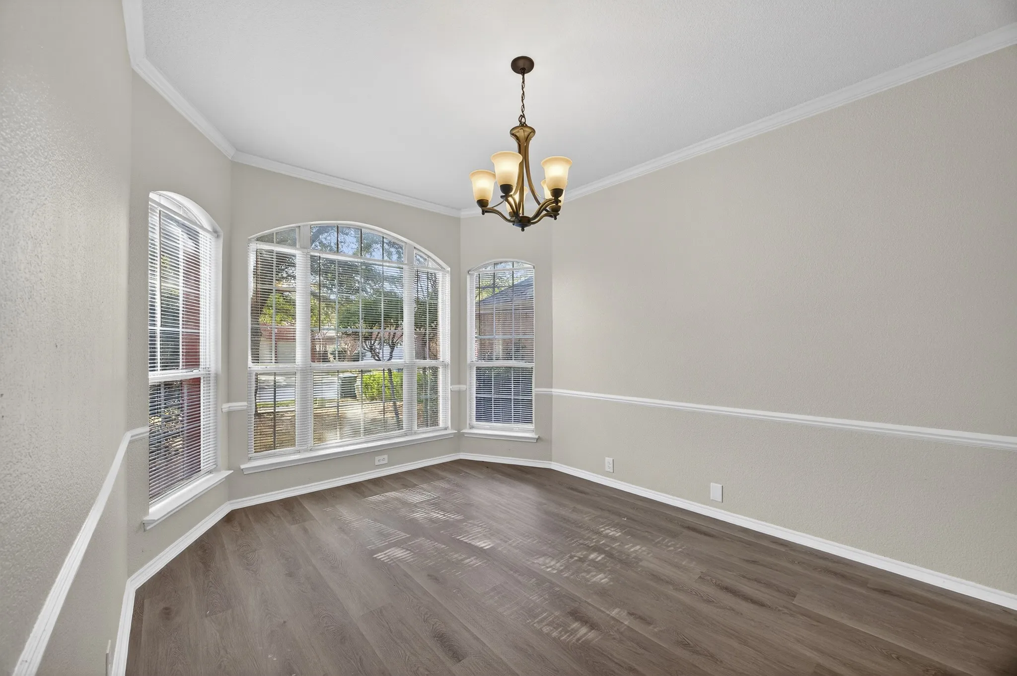 Single Family Residence For Sale in Collin County , 6116 Berkshire Road, Mc Kinney, Texas 75072, 4 Bedroom, 3 Bathroom, 2 Garage spaces, 2,403 Sqft, built in 2000, mls#21158097, Real Estate Agent in Mc Kinney, Homes For Sale in Collin county, Homes For Sale in Mc Kinney, Realtor in Mc Kinney Texas, Real Estate Brokerage Independent Realty Texas, Luminita Cordes Realtor