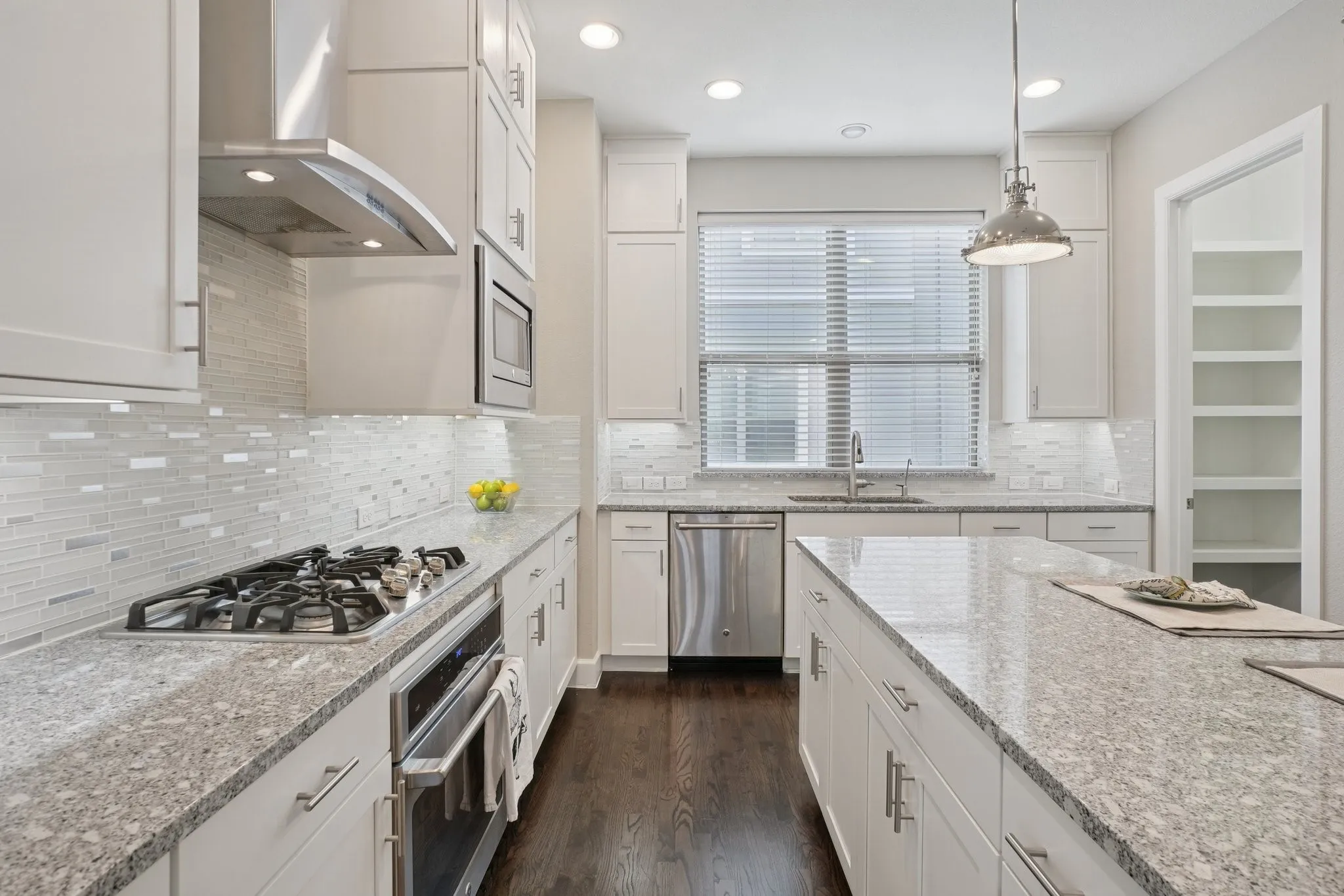 Townhouse For Sale in Dallas County , 4200 Boyer Place, Dallas, Texas 75219, 3 Bedrooms, 4 Bathrooms, 2 Garage spaces, 2,279 Sqft, built in 2017, Preowned, Price $725,000, mls#21161736, Real Estate Agent in Dallas, Homes For Sale in Dallas county, Homes For Sale in Dallas, Realtor in Dallas Texas, Real Estate Brokerage Independent Realty Texas, Luminita Cordes Realtor