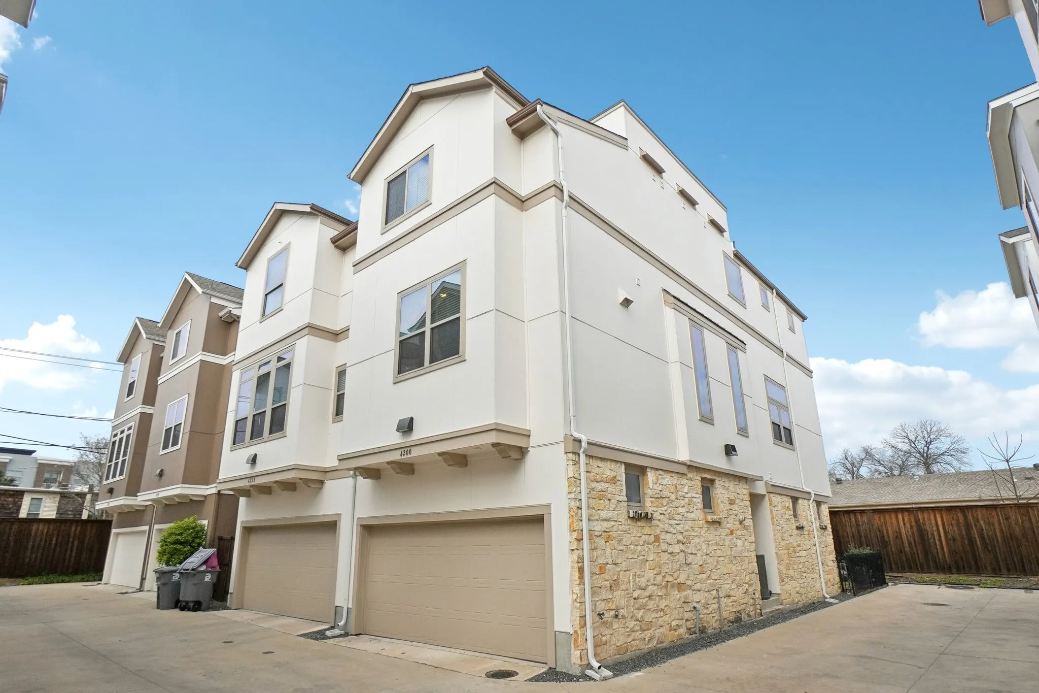 Townhouse For Sale in Dallas County , 4200 Boyer Place, Dallas, Texas 75219, 3 Bedrooms, 4 Bathrooms, 2 Garage spaces, 2,279 Sqft, built in 2017, Preowned, Price $725,000, mls#21161736, Real Estate Agent in Dallas, Homes For Sale in Dallas county, Homes For Sale in Dallas, Realtor in Dallas Texas, Real Estate Brokerage Independent Realty Texas, Luminita Cordes Realtor